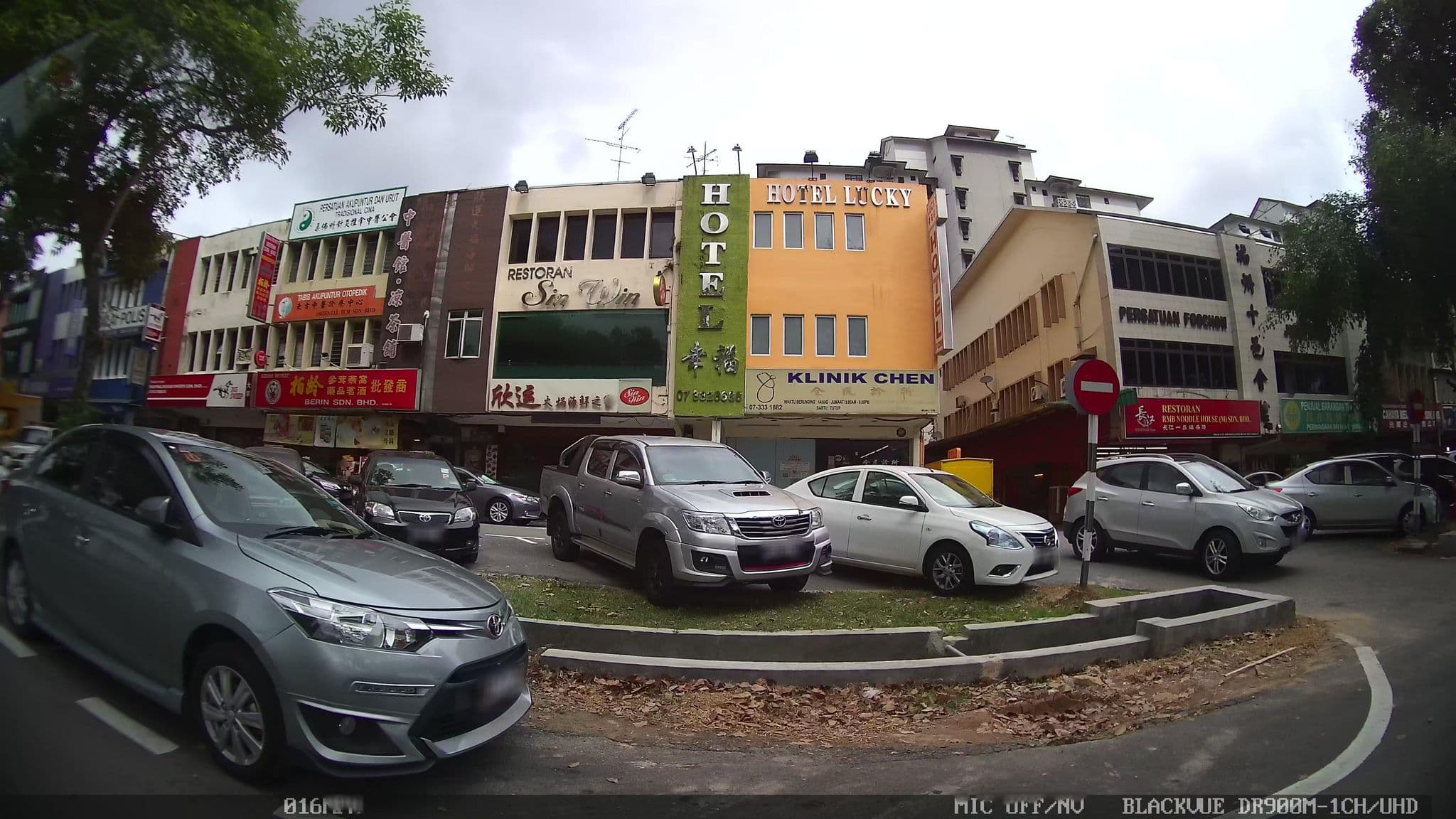 Street view near Lucky Hotel, Johor Bahru — © kaart_3 (CC BY-SA · Mapillary)