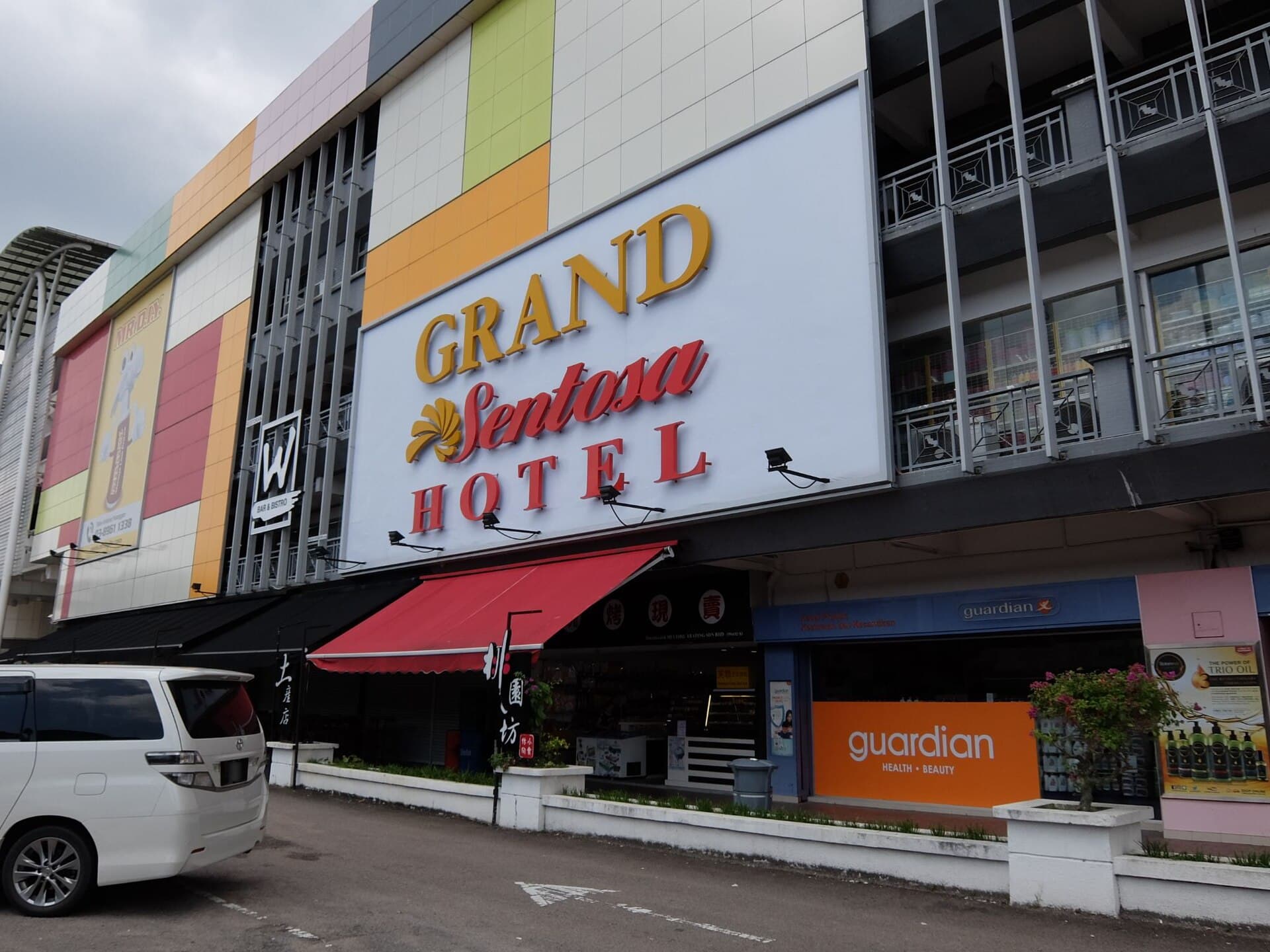 Grand Sentosa Hotel (via Wikimedia Commons, CC BY-SA 4.0)