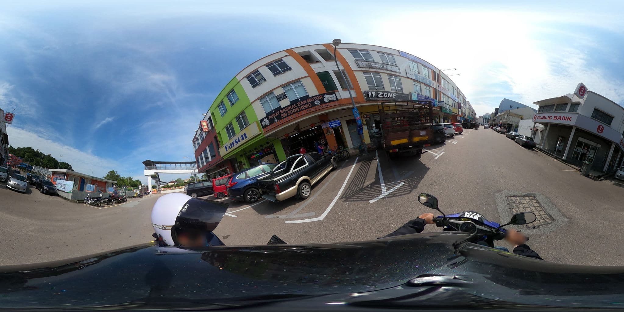 Street view near Kakaktua Guesthouse, Coffee & Community, Mersing — © yoi (CC BY-SA · Mapillary)