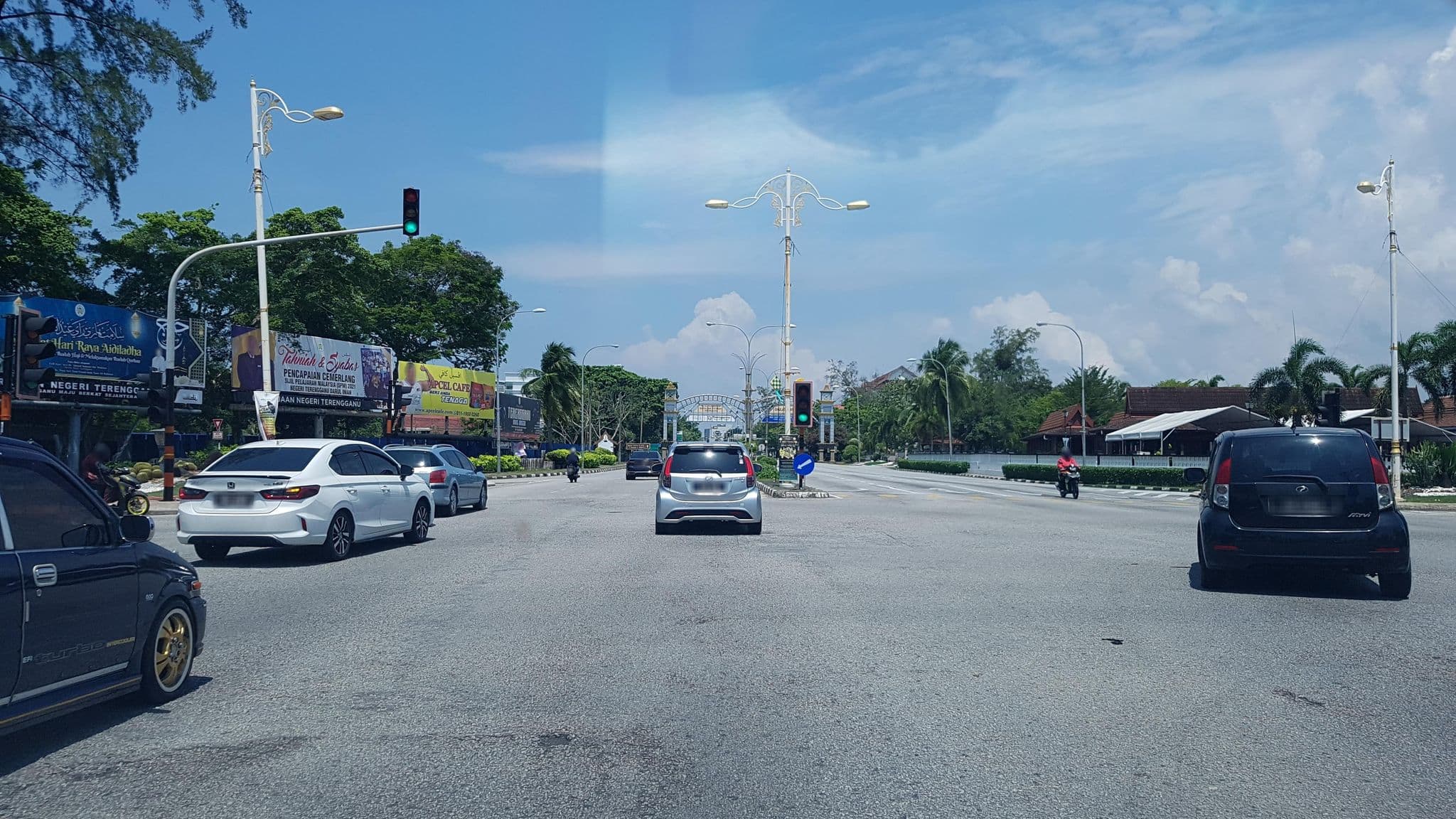 Street view near Permai Hotel. Level 3, Kuala Terengganu — © aaronshenhao (CC BY-SA · Mapillary)