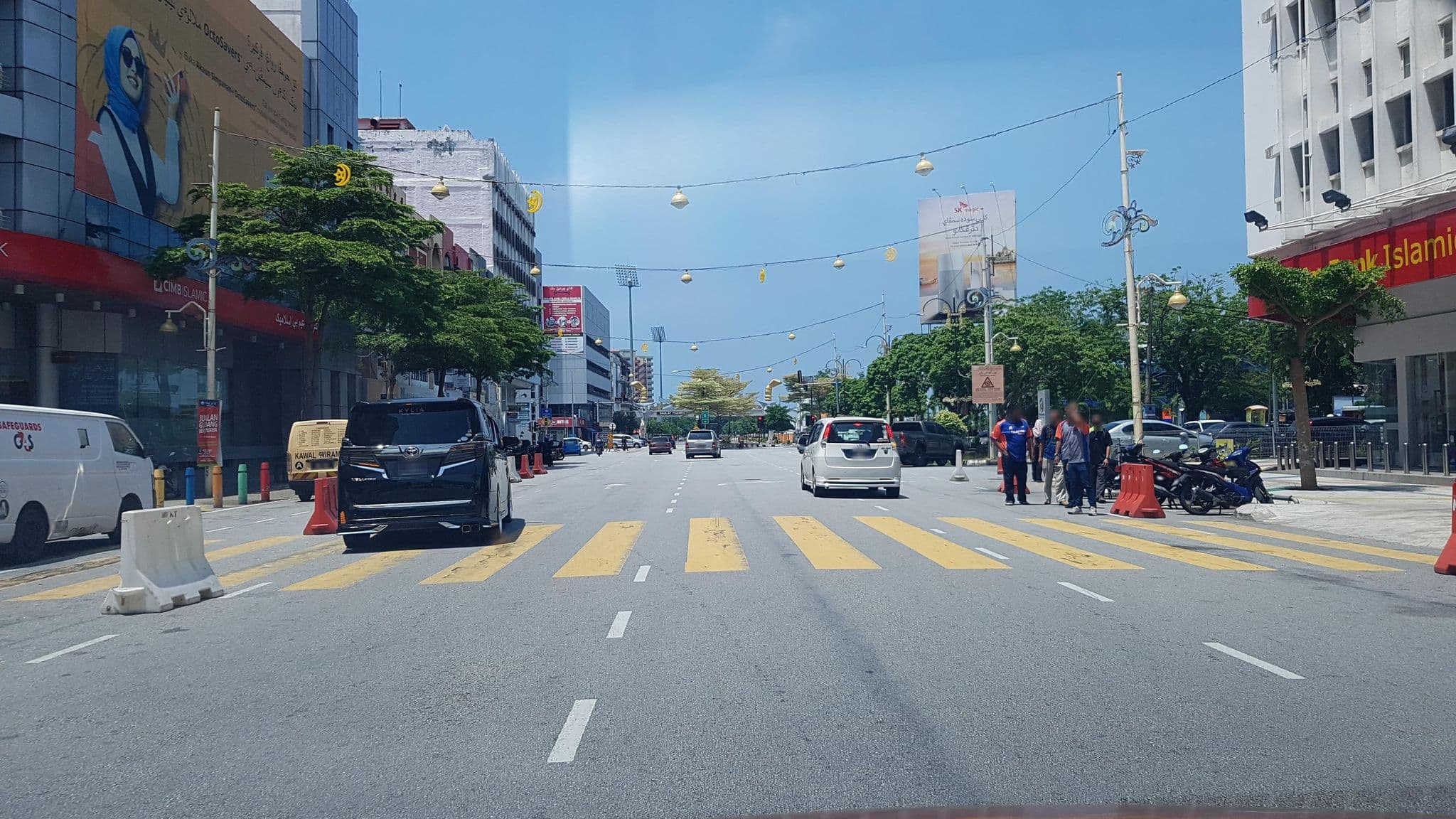 Street view near Hotel Kenanga, Kuala Terengganu, Kuala Terengganu — © aaronshenhao (CC BY-SA · Mapillary)