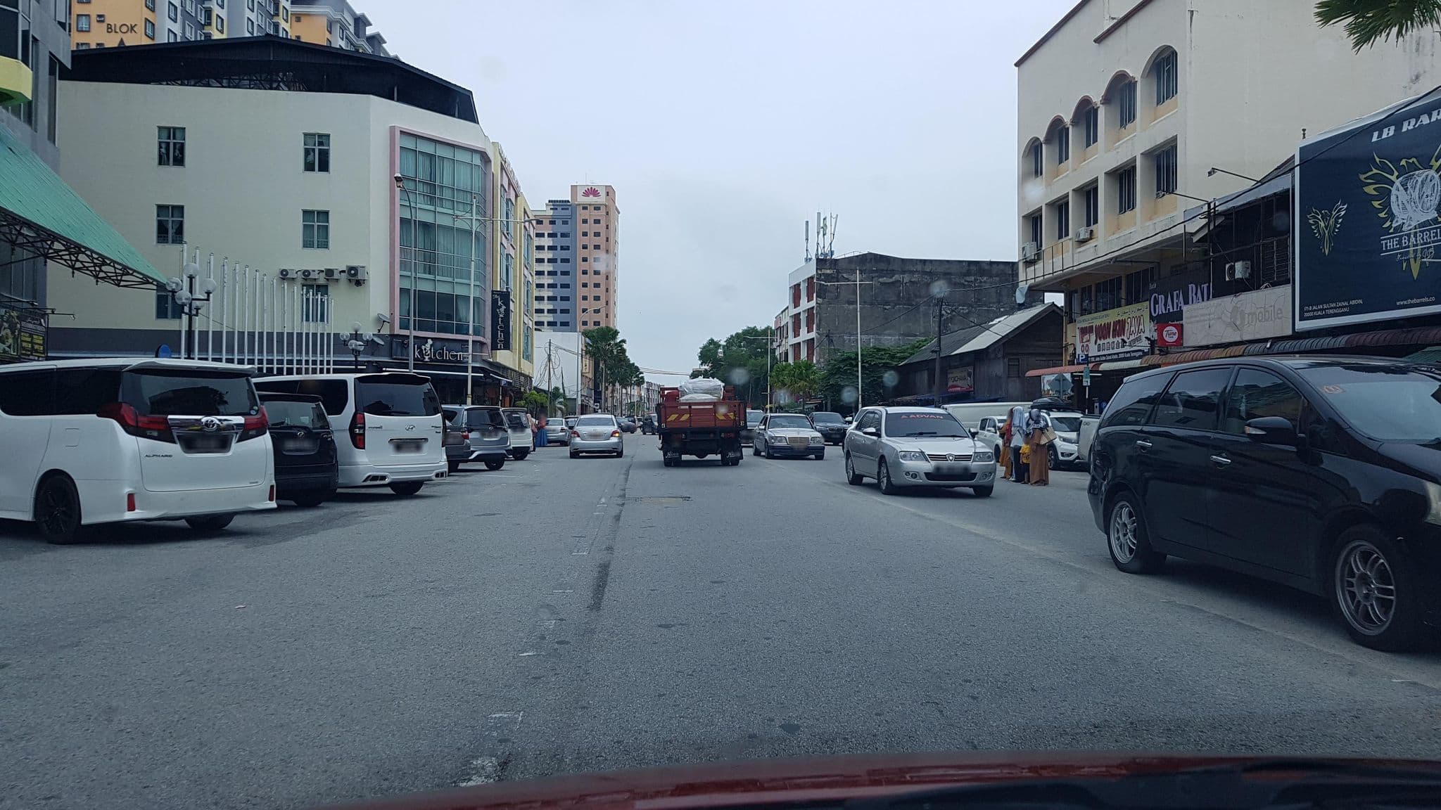 Street view near Swimming Pool @ Grand Continental Kuala Terengganu, Kuala Terengganu — © aaronshenhao (CC BY-SA · Mapillary)