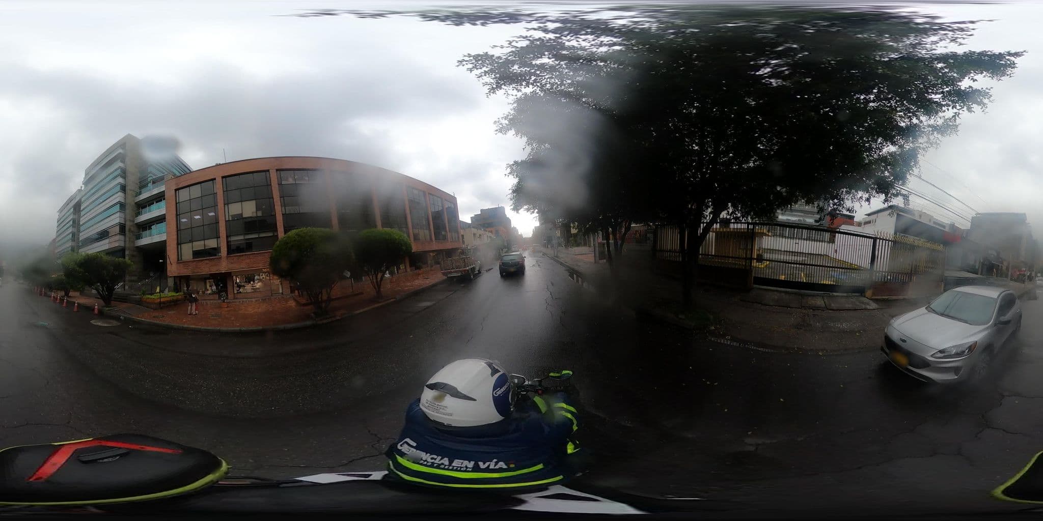 Street view near Selina Parque de la 93, Barrio San Luis