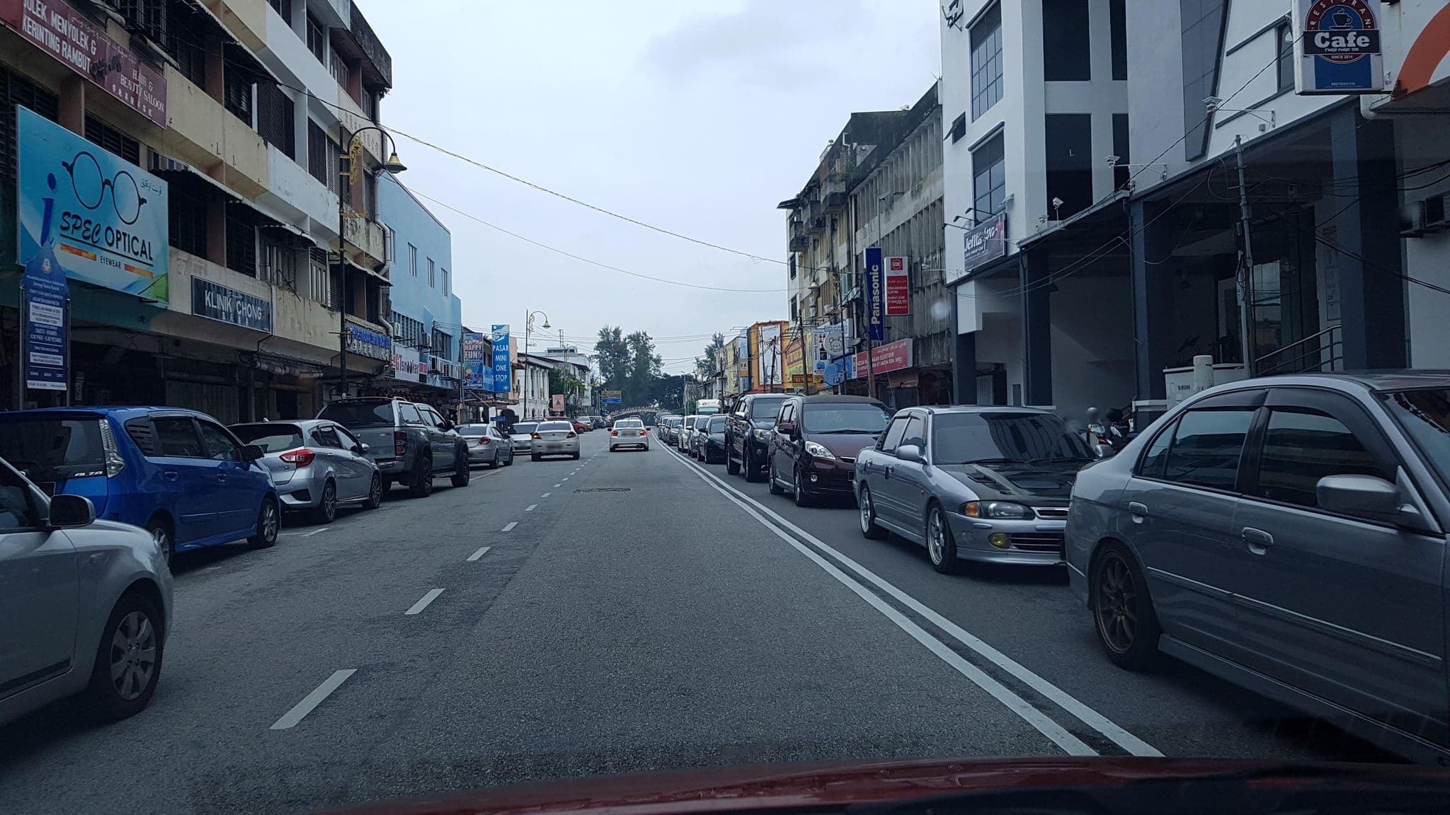 Street view near Hotel Sentral Kuala Terengganu, Kuala Terengganu — © aaronshenhao (CC BY-SA · Mapillary)