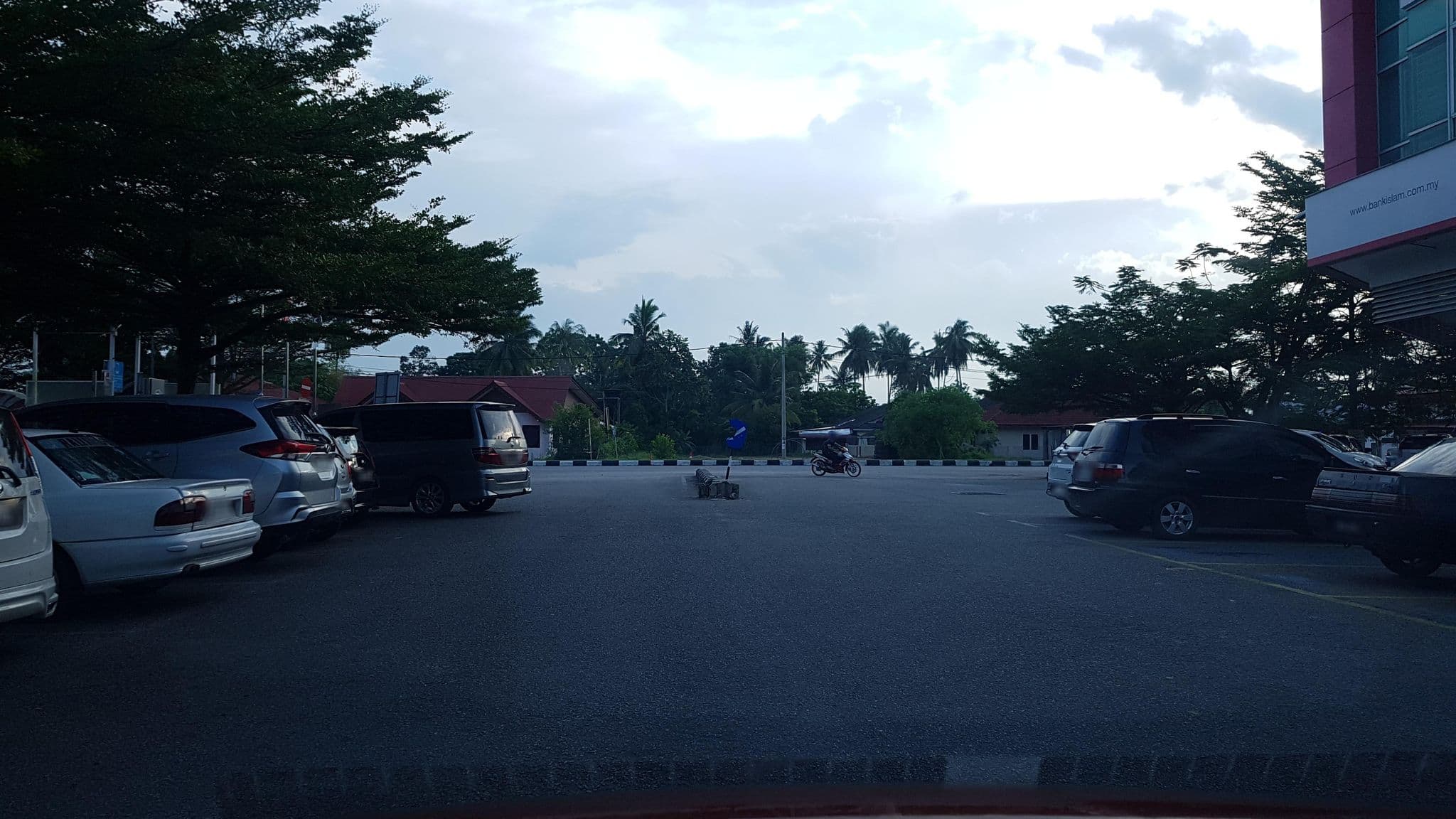 Street view near Valya Hotel, Kuala Terengganu — © aaronshenhao (CC BY-SA · Mapillary)