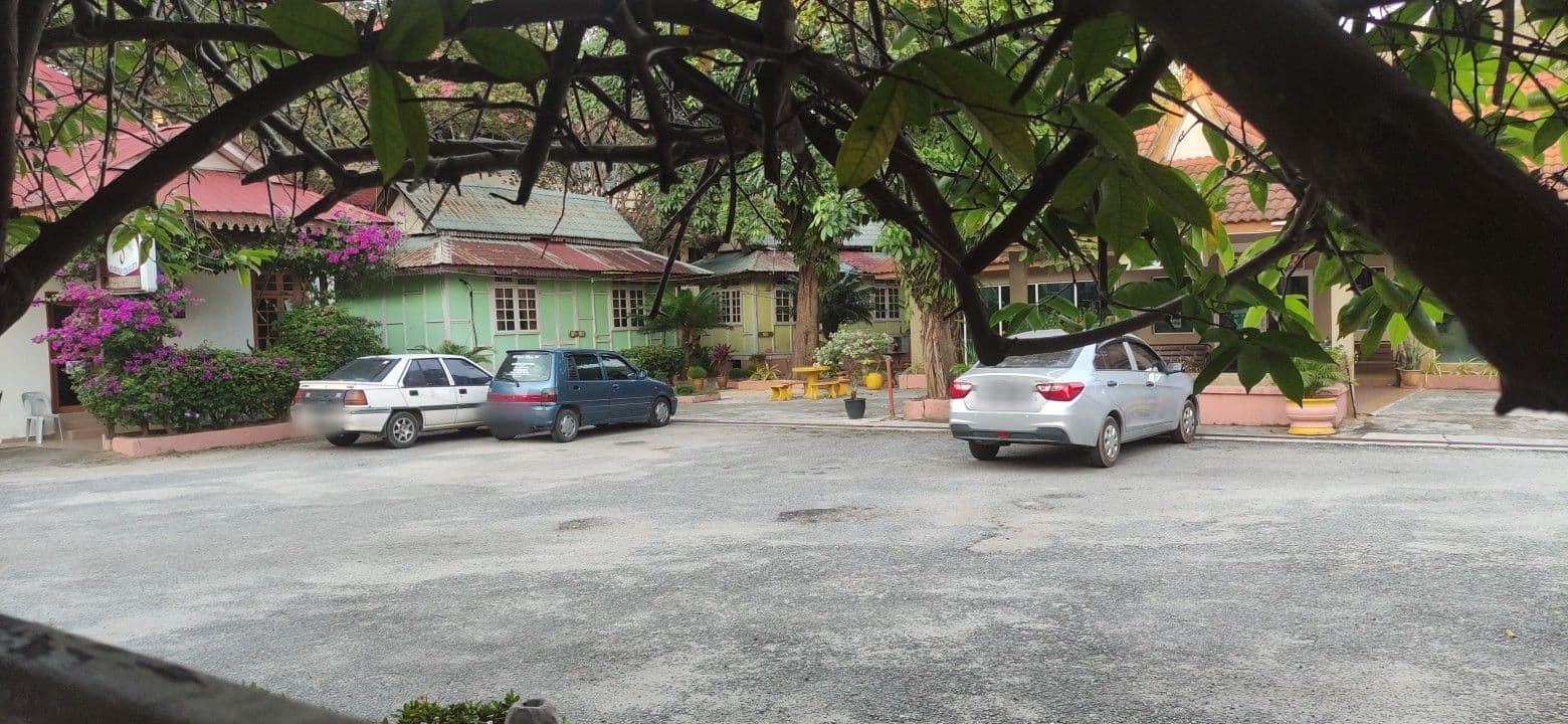 Street view near Mawar Resorts, Tanah Merah — © nazaem (CC BY-SA · Mapillary)