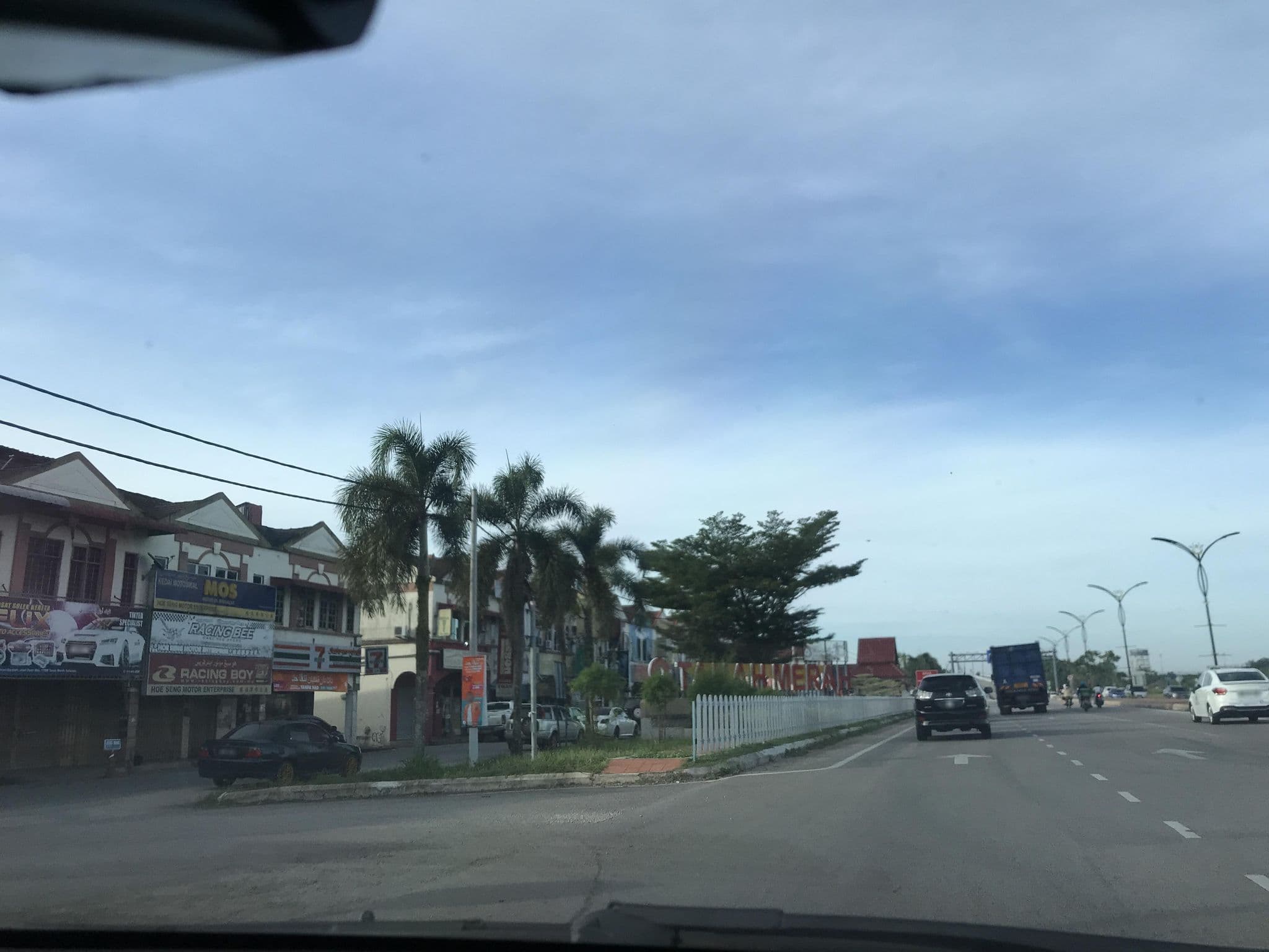 Street view near Crown Garden Hotel, Tanah Merah — © Jeddy (CC BY-SA · Mapillary)