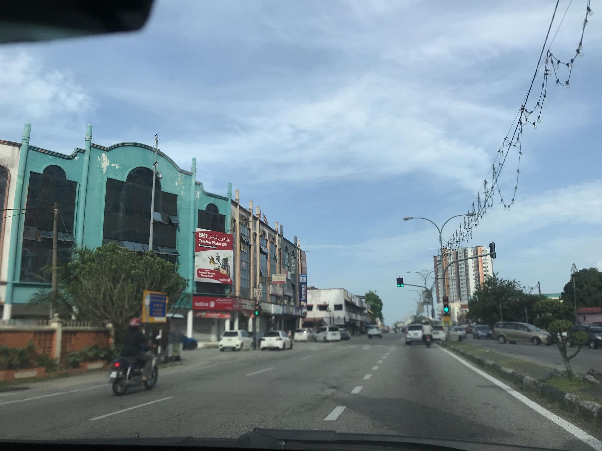 Street view near Renaissance Hotel Ballroom, Kampung Wakaf Sku — © Jeddy (CC BY-SA · Mapillary)