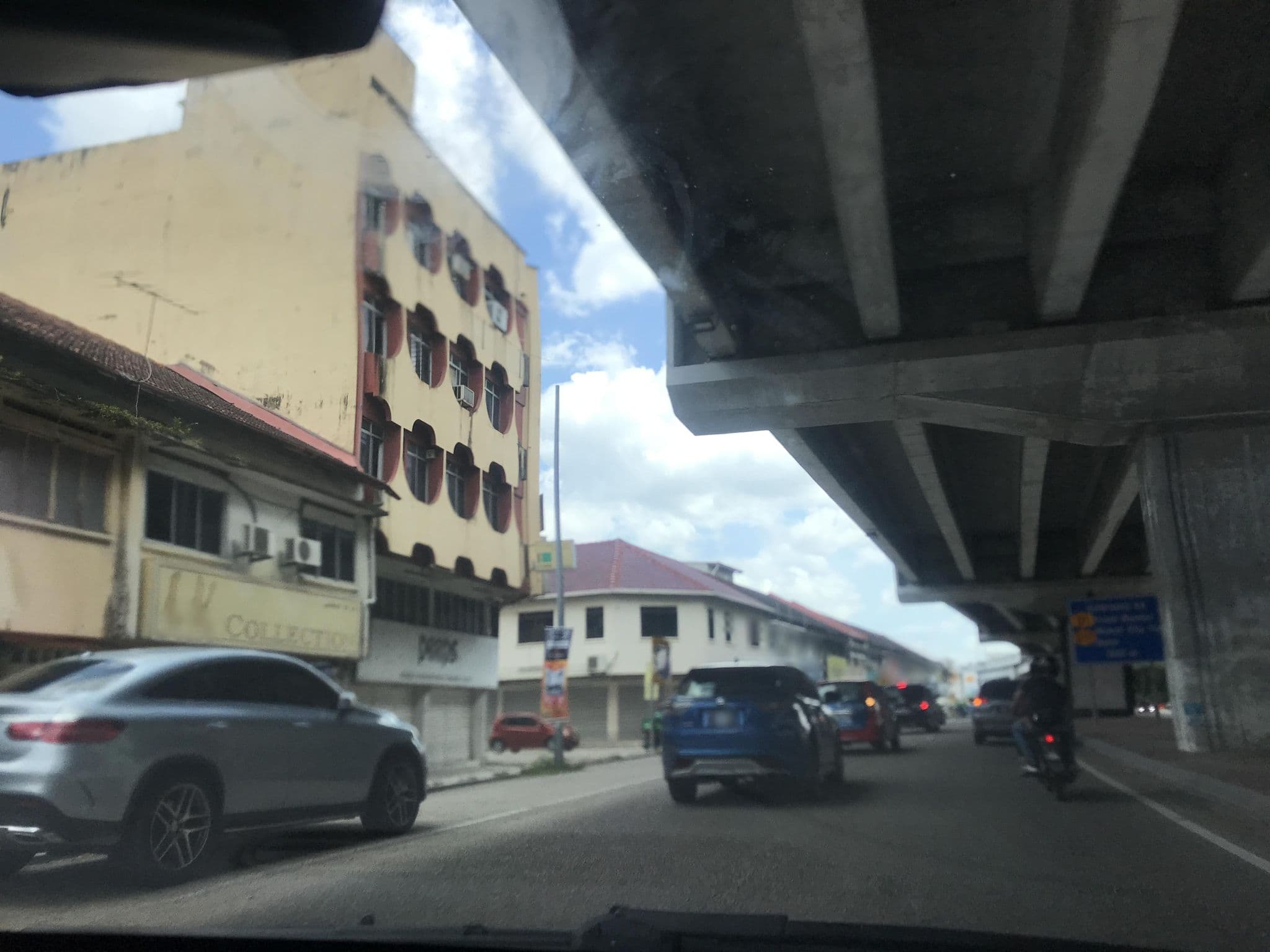 Street view near Tune Hotels, Kampung Wakaf Sku — © Jeddy (CC BY-SA · Mapillary)