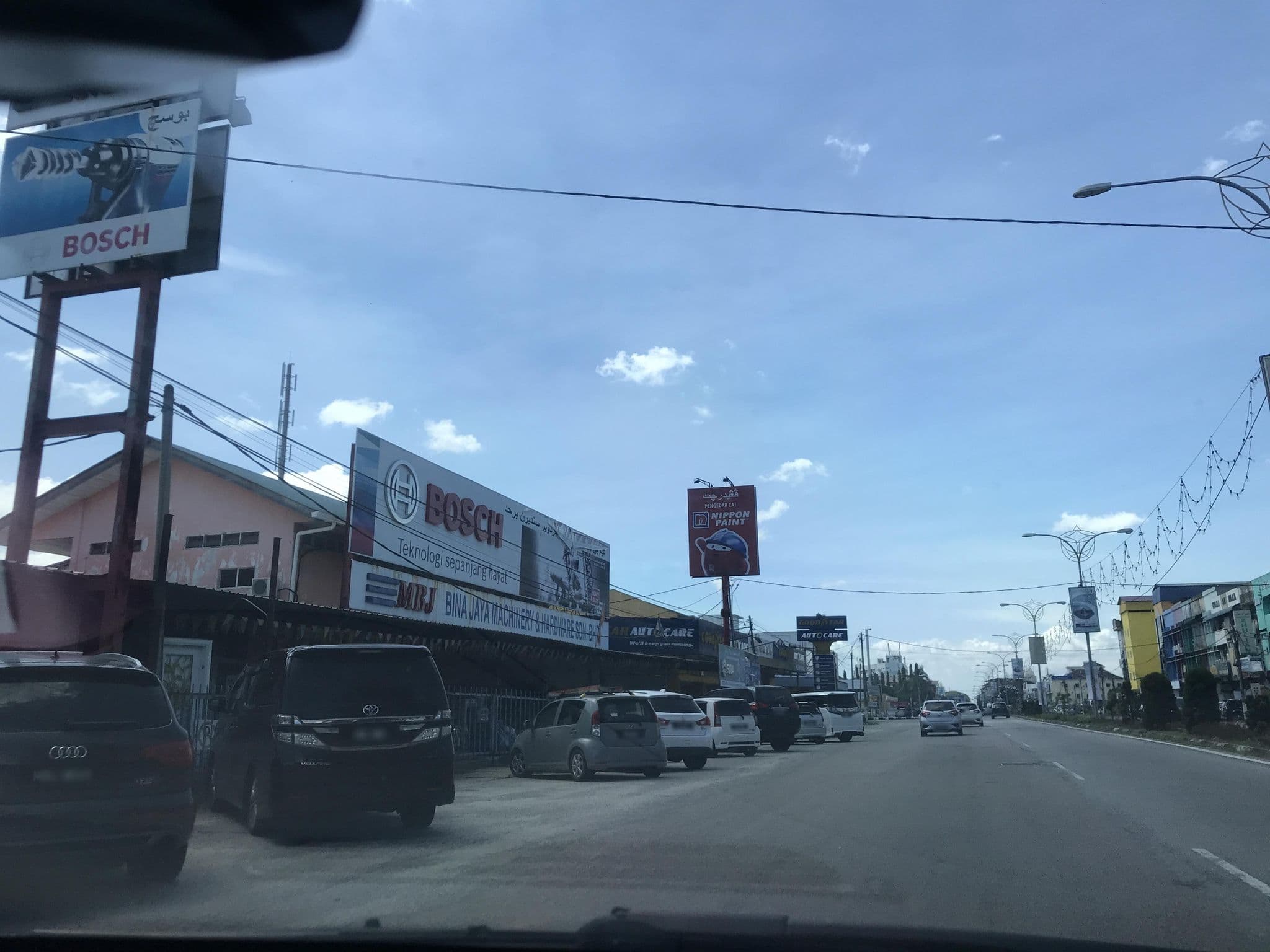 Street view near Hotel Gaya, Kampung Wakaf Sku — © Jeddy (CC BY-SA · Mapillary)