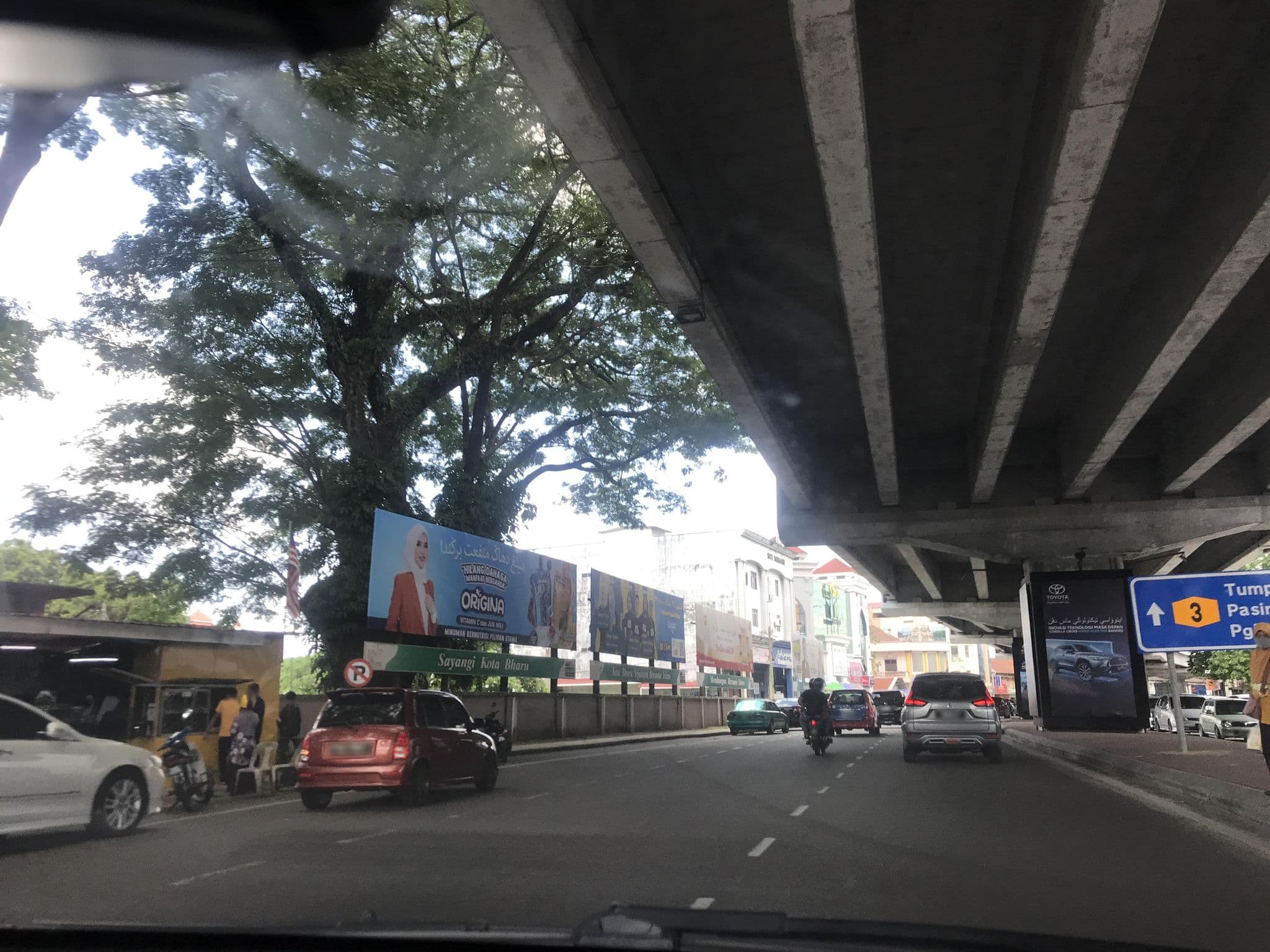 Street view near Renaissance Hotel, Kampung Wakaf Sku — © Jeddy (CC BY-SA · Mapillary)