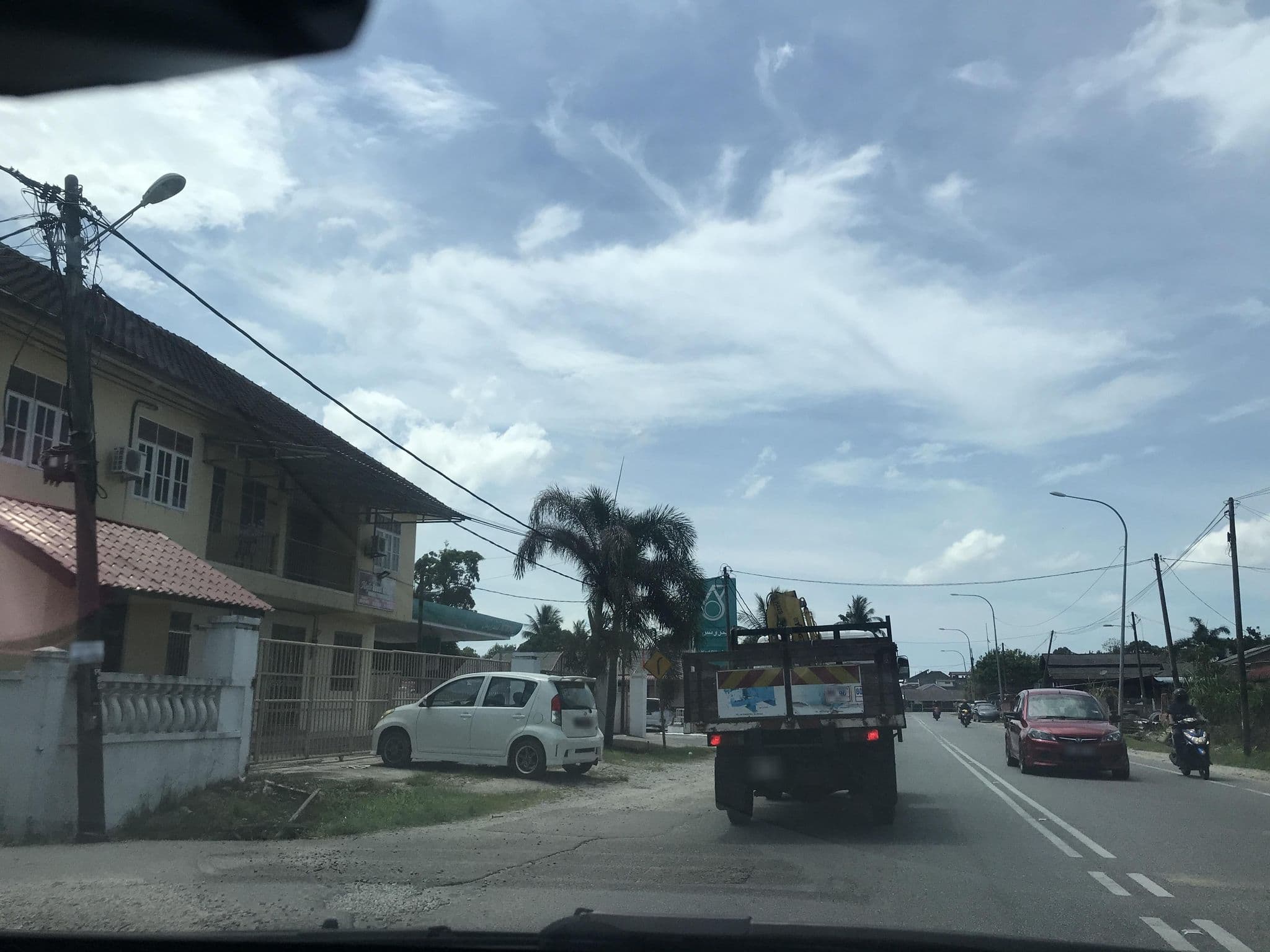 Street view near Najla Guest House, Kampung Wakaf Sku — © Jeddy (CC BY-SA · Mapillary)
