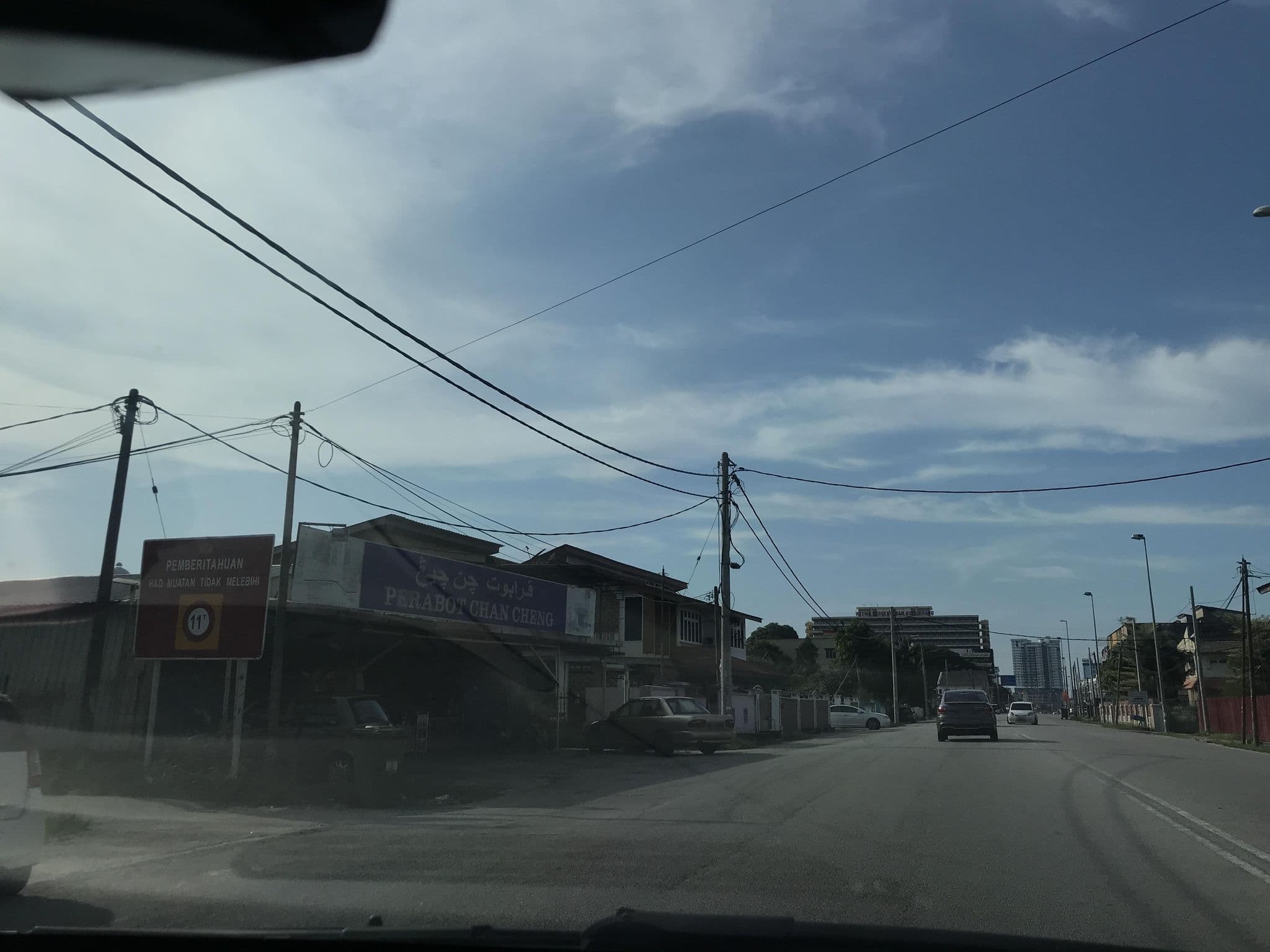 Street view near Tingkat 7, Tune Hotel, Kampung Wakaf Sku — © Jeddy (CC BY-SA · Mapillary)