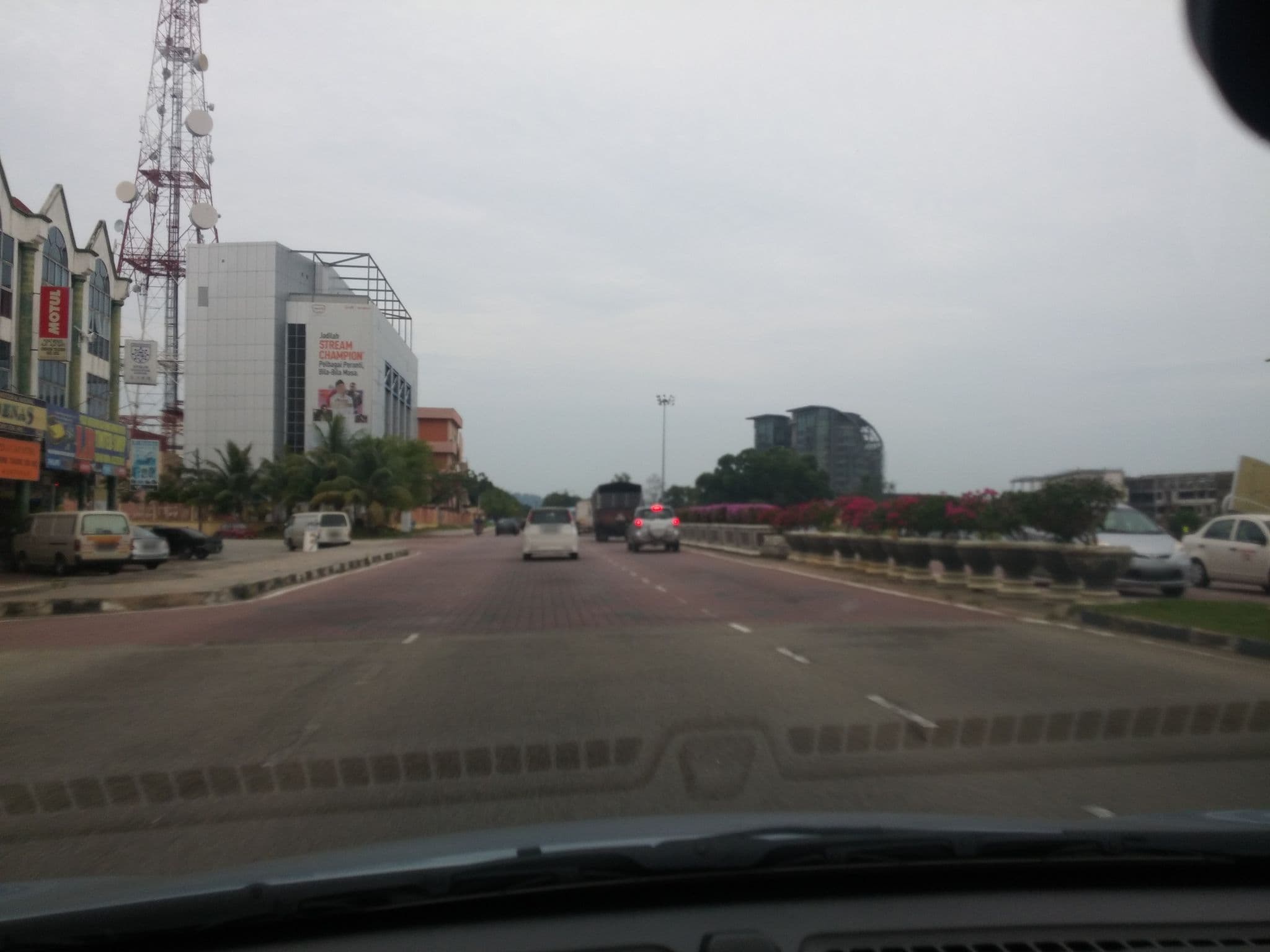 Street view near Hotel Tong Seng, Kuantan — © roadroid (CC BY-SA · Mapillary)