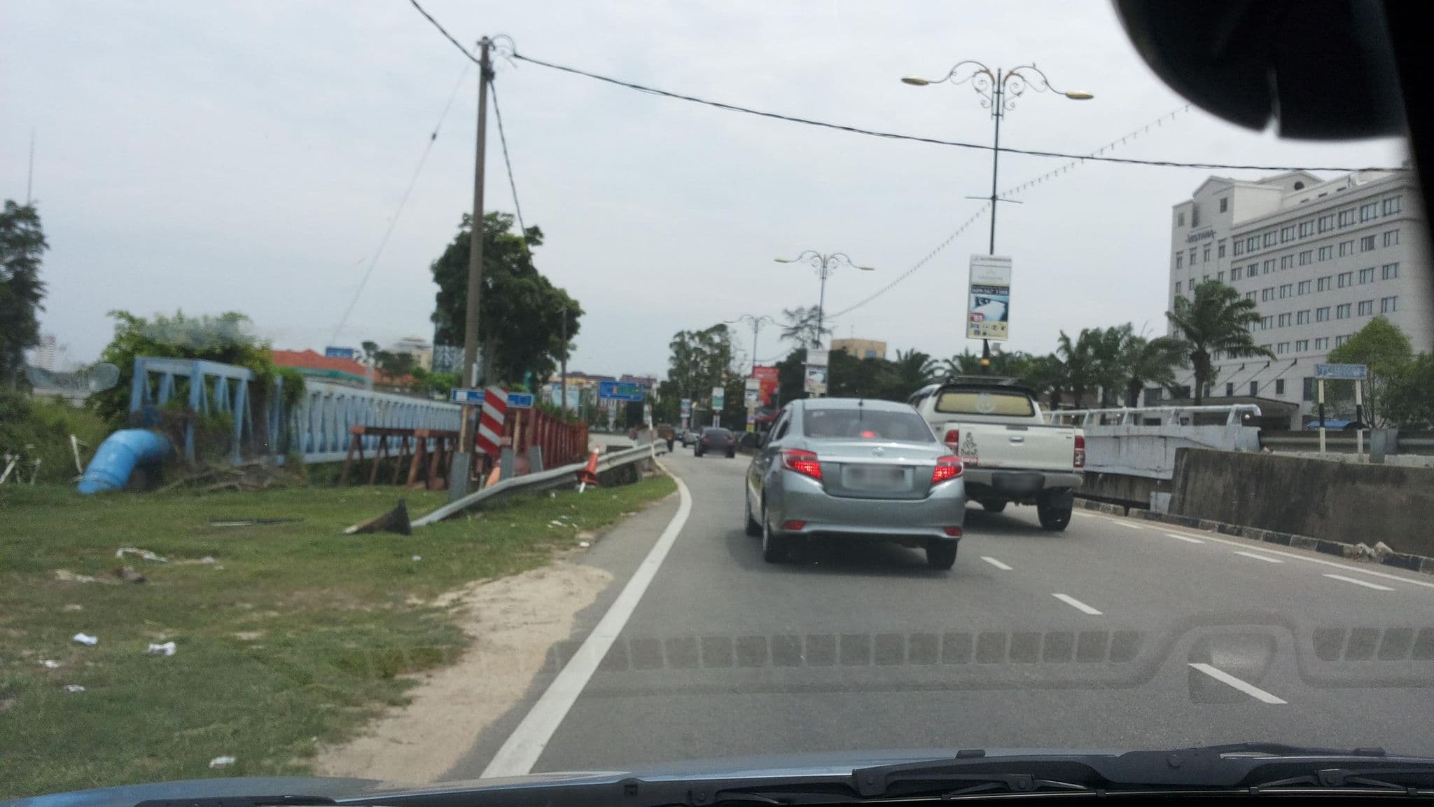 Street view near Hotel Avenue, Kuantan — © roadroid (CC BY-SA · Mapillary)