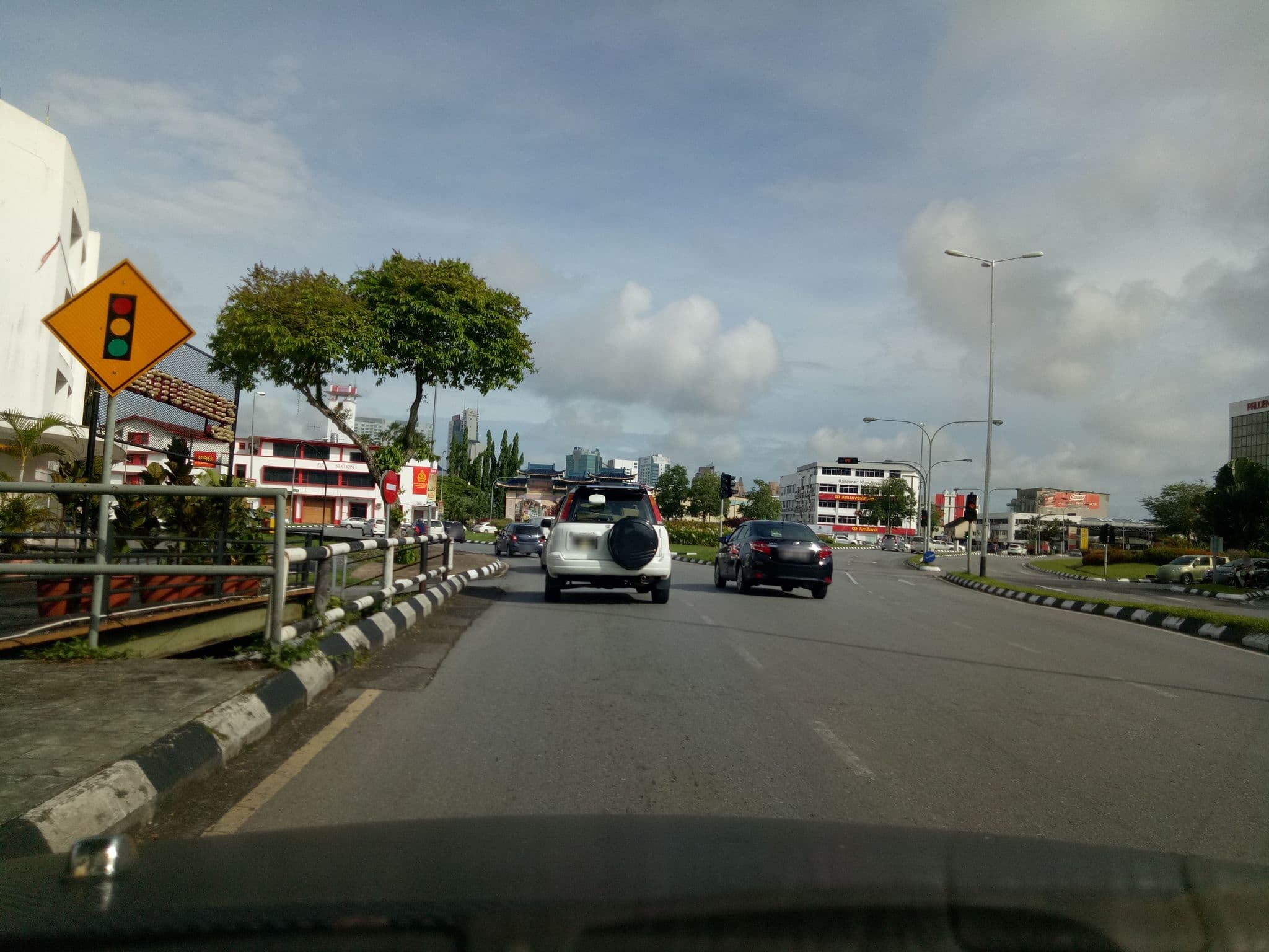 Street view near Roxy Hotel Padungan, Kuching — © ronny_mile (CC BY-SA · Mapillary)