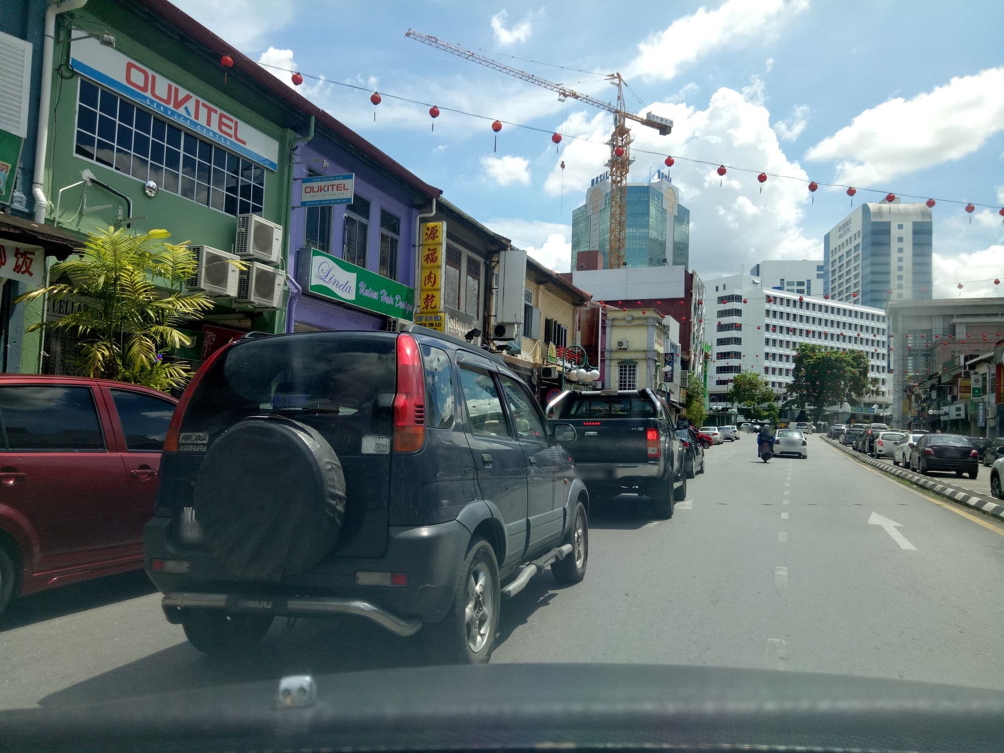 Street view near Kapit Hotel Kuching, Kuching — © ronny_mile (CC BY-SA · Mapillary)