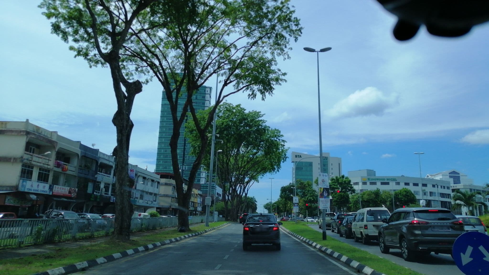 Street view near Kuching Park Arifnubli, Kuching — © addx (CC BY-SA · Mapillary)