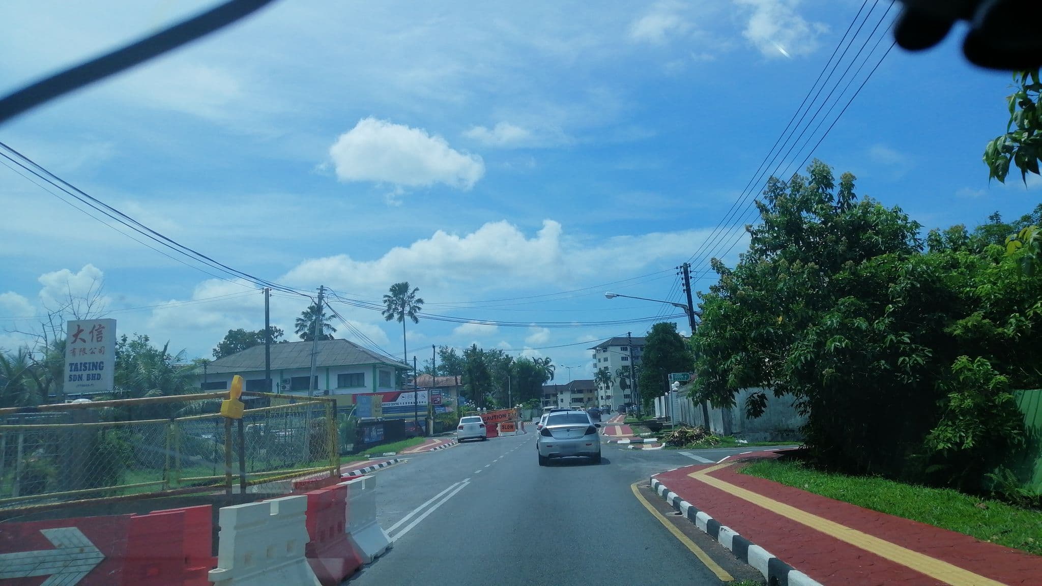Street view near Ruai Belian Hotel Grand Contiental, Kuching — © addx (CC BY-SA · Mapillary)