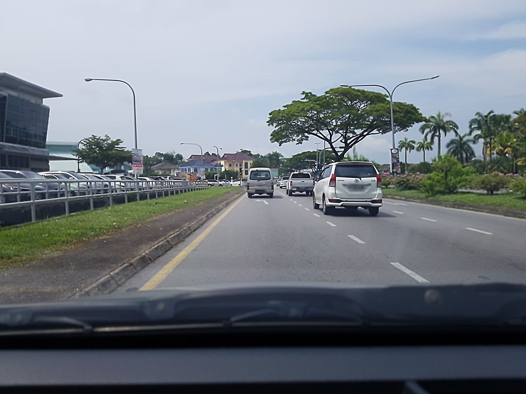 Street view near Bermuda Triangle, Kuching — © evelyn_kong (CC BY-SA · Mapillary)