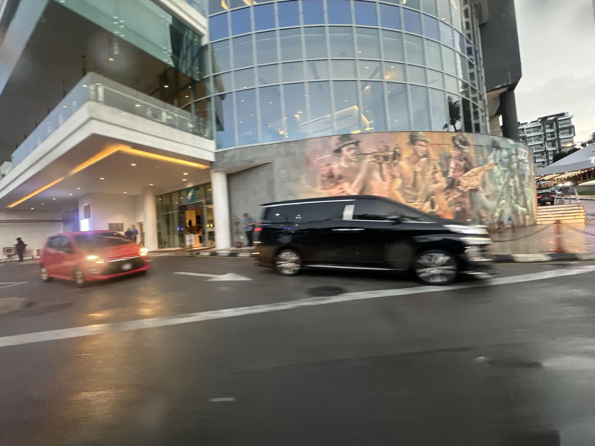 Street view near Riverside Hotel Astana Wing, Kuching — © filipb (CC BY-SA · Mapillary)