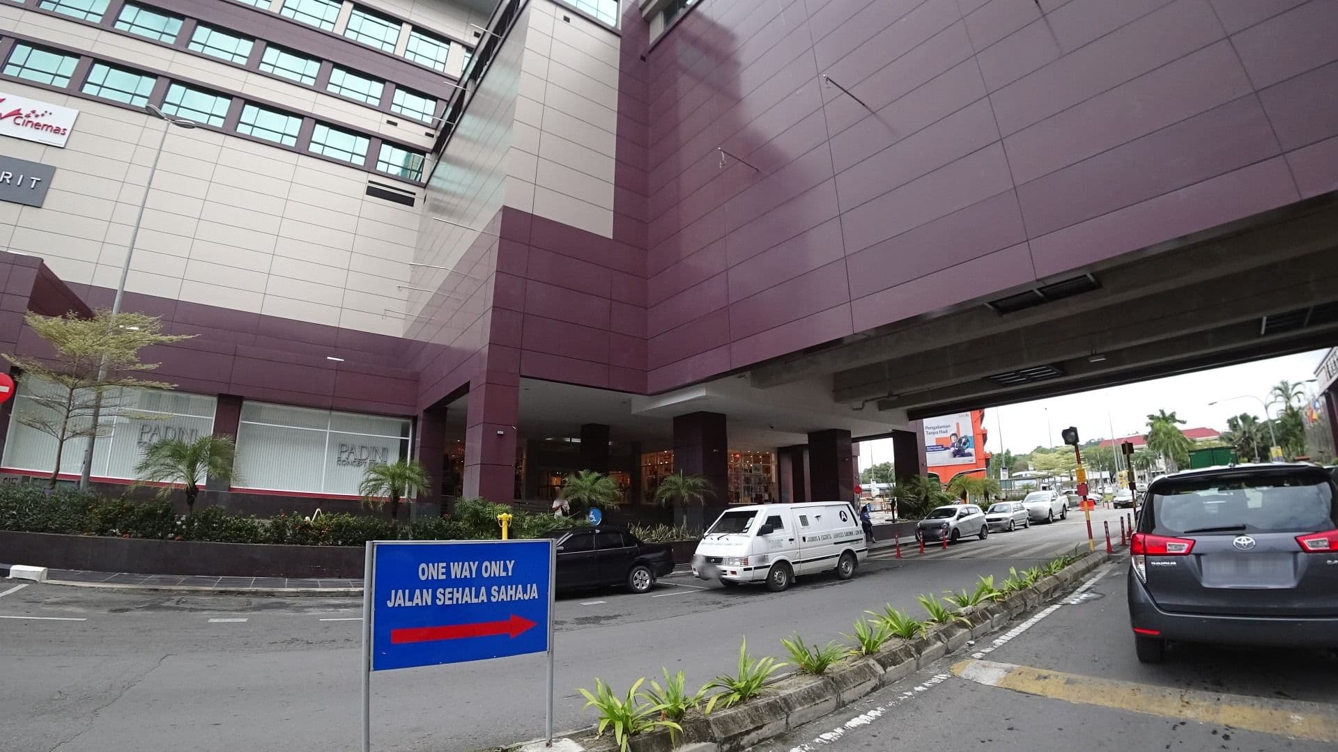 Street view near Myhomestay Miri, Miri — © raito (CC BY-SA · Mapillary)