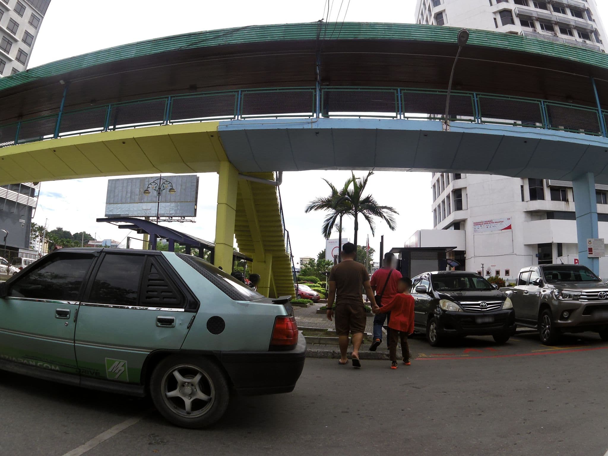 Street view near Hotel Holiday, Kota Kinabalu — © skillsy (CC BY-SA · Mapillary)