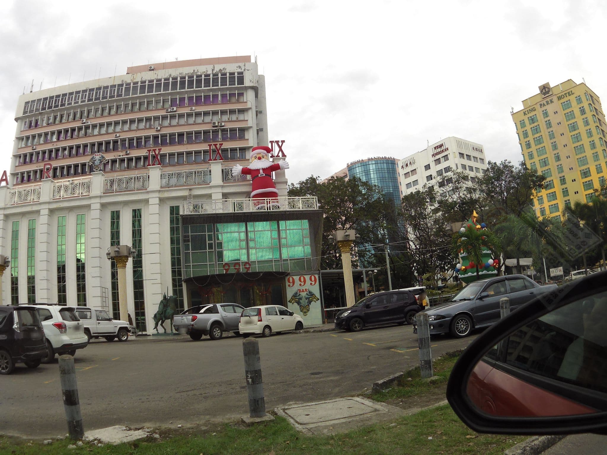 Street view near Hotel Merdeka, Kota Kinabalu — © skillsy (CC BY-SA · Mapillary)