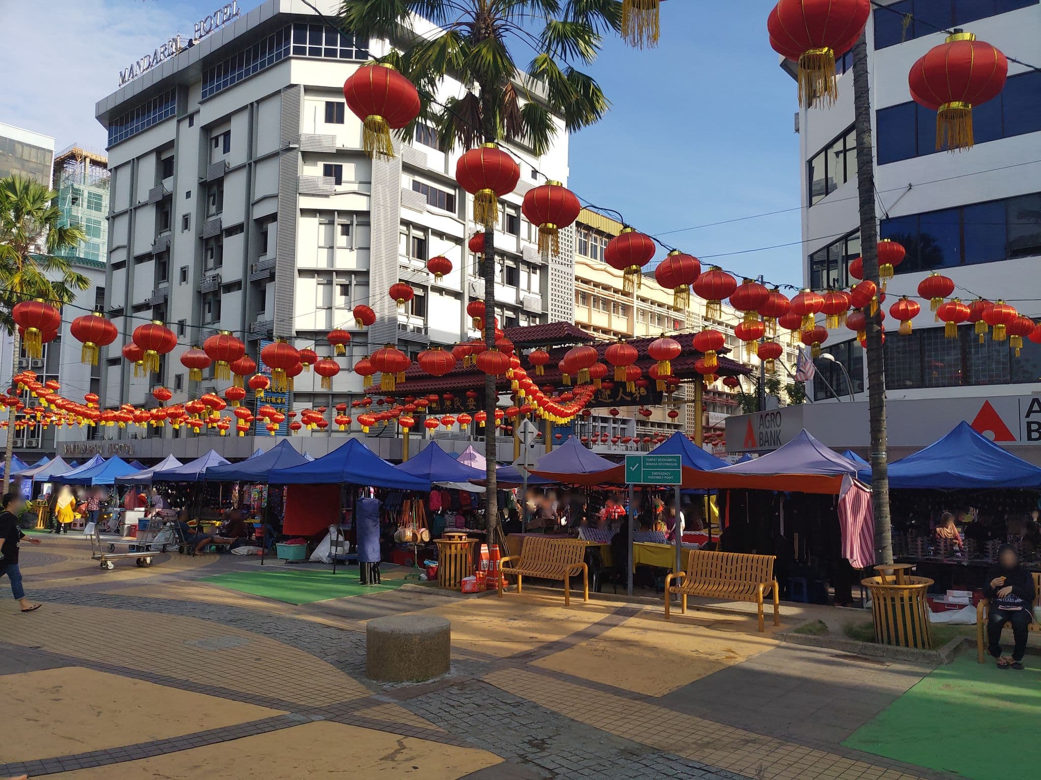 Street view near Hilton, Kota Kinabalu — © janvanbekkum (CC BY-SA · Mapillary)