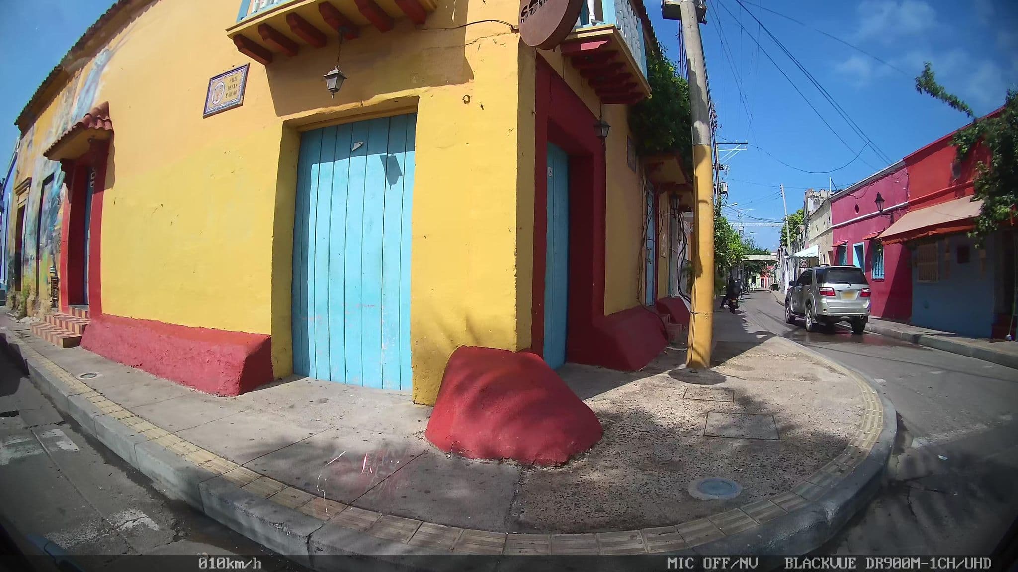 Street view near Hostal Colonial, Cartagena — © kaart_2 (CC BY-SA · Mapillary)
