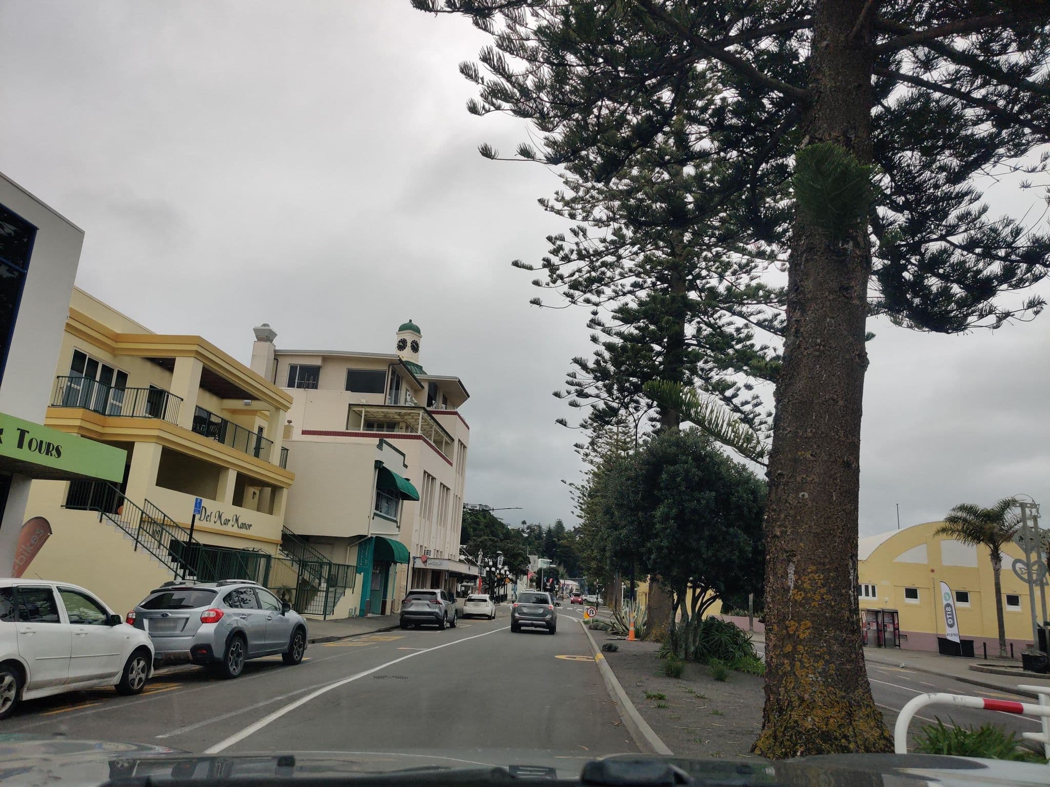 Street view near Parkside Lodge, Napier — © elphix (CC BY-SA · Mapillary)