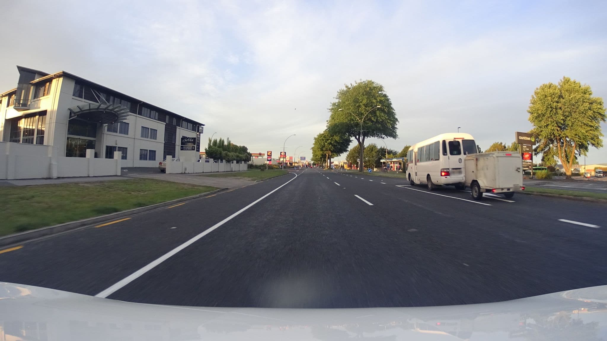 Street view near Ventura Inn, Victoria — © aharvey (CC BY-SA · Mapillary)