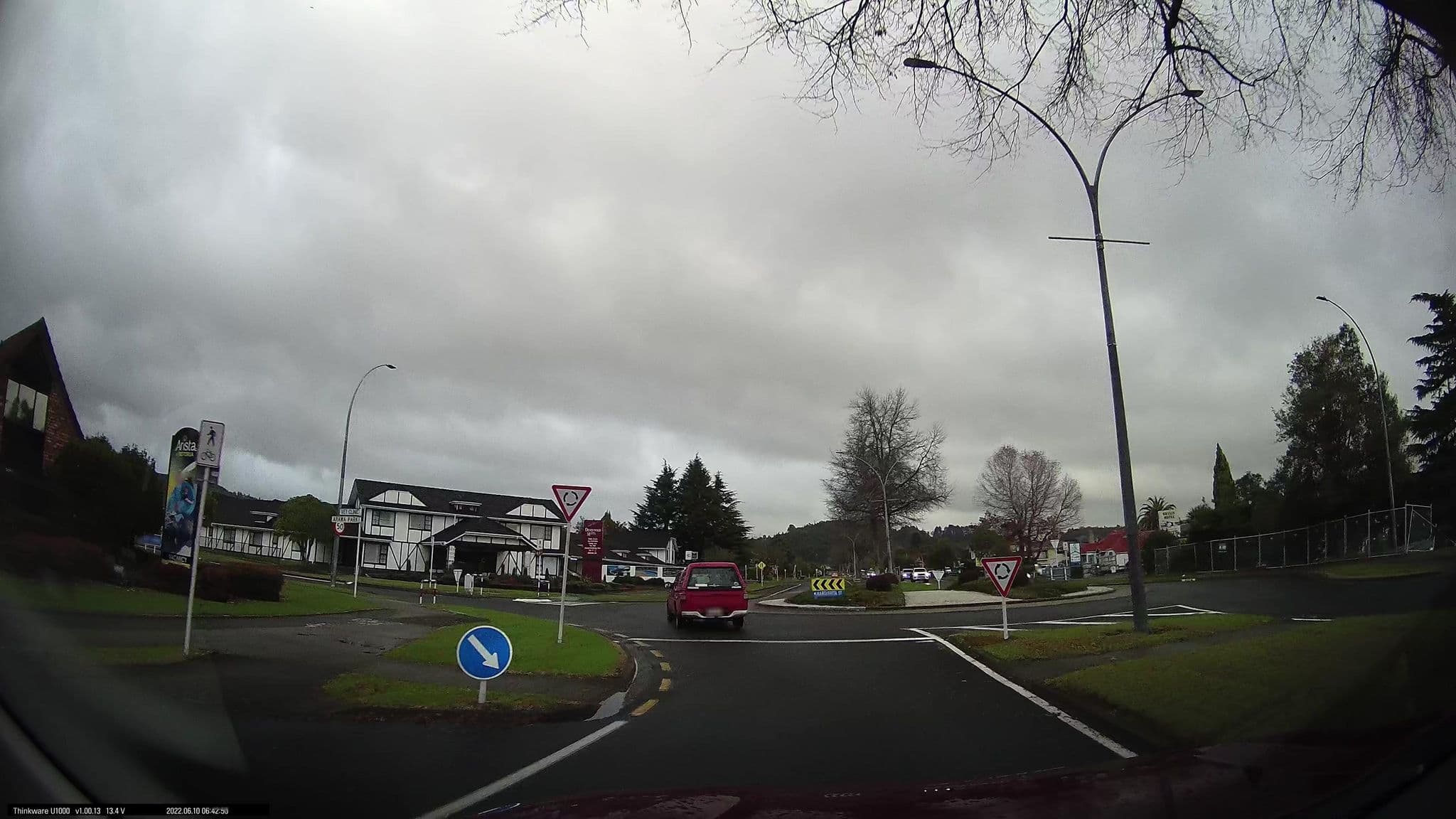 Street view near Cedar Lodge Motel, Victoria — © maxim752 (CC BY-SA · Mapillary)
