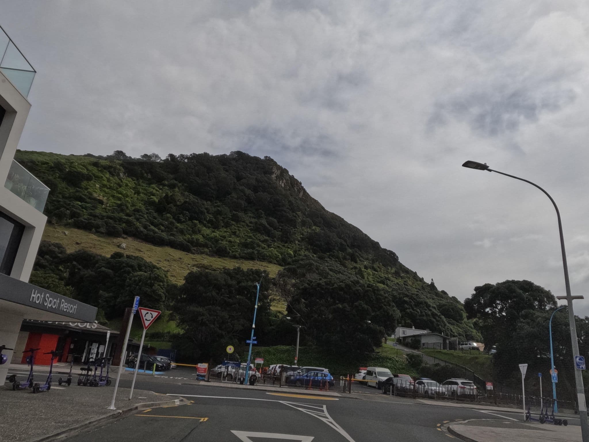 Street view near Hotspot Apartments, Mount Maunganui — © rsnaru (CC BY-SA · Mapillary)