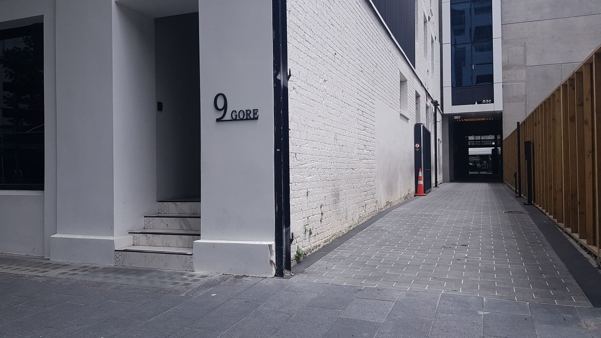 Street view near Auckland Harbour Oaks, Auckland — © coykoi (CC BY-SA · Mapillary)