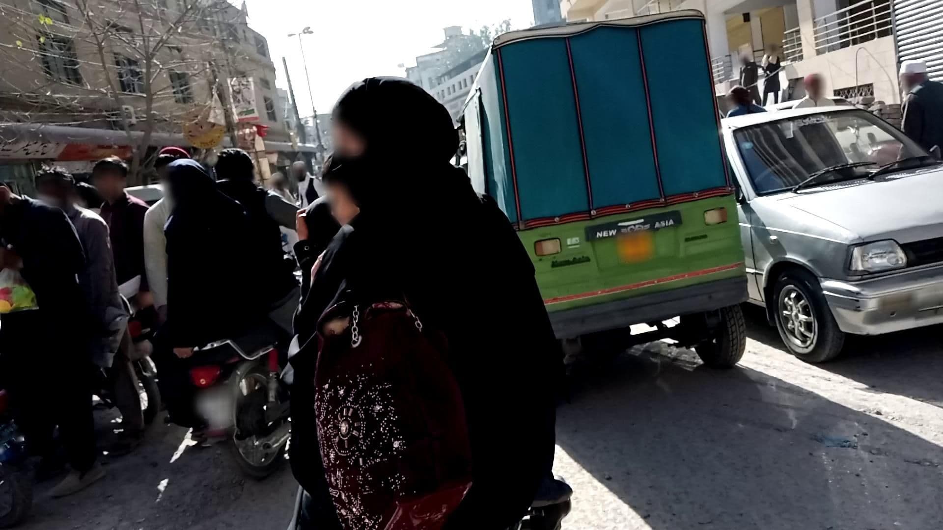 Street view near Spogmay Hotel | سپگمے ہوٹل, Peshawar — © RobinGoix (CC BY-SA · Mapillary)