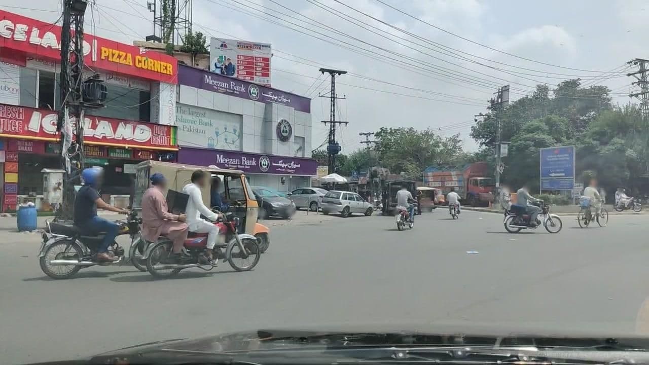 Street view near Hussain hotel, Lahore — © roadroid (CC BY-SA · Mapillary)