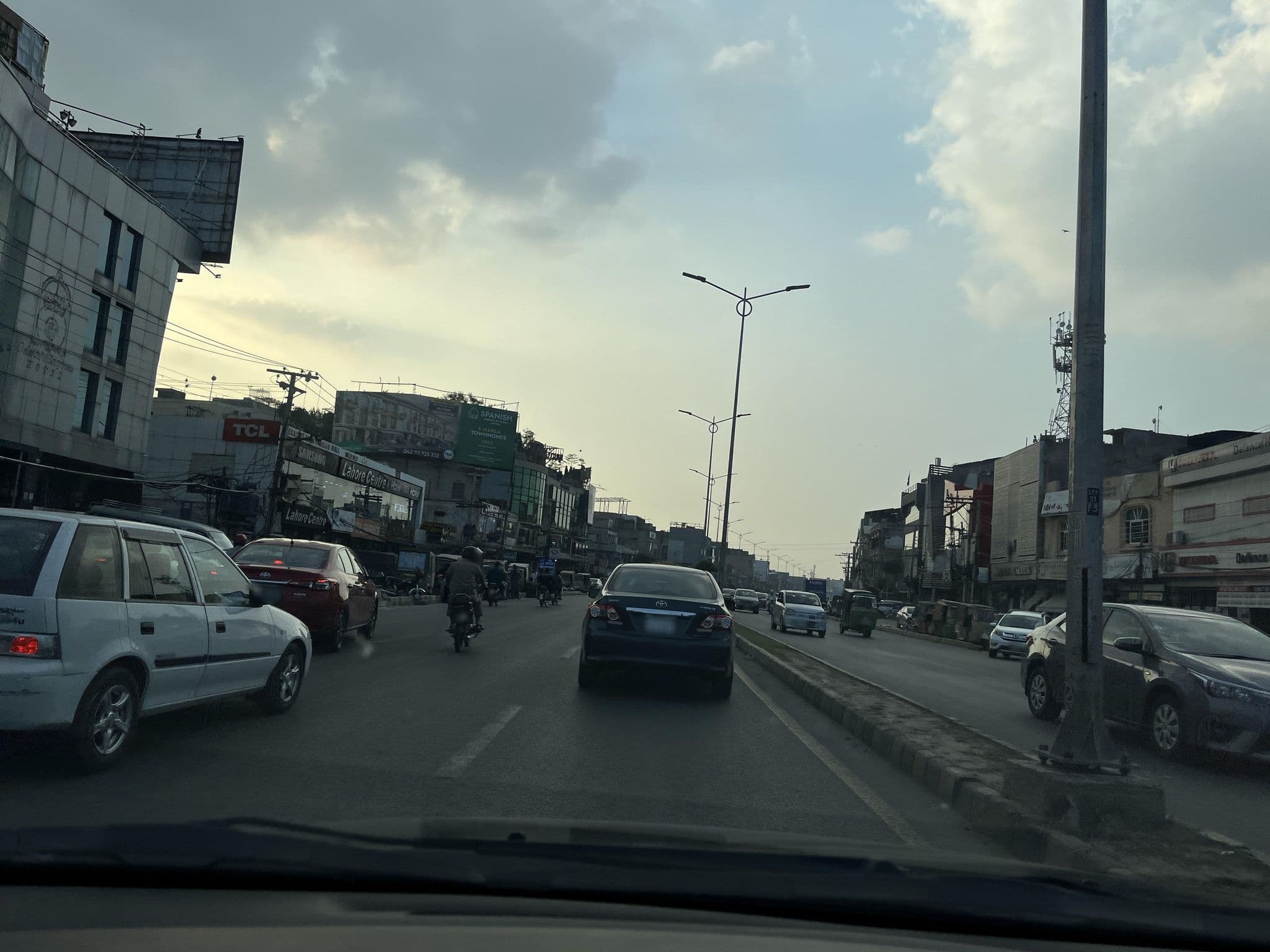 Street view near Faletti's Express DHA, Model Town — © masterofnoroad (CC BY-SA · Mapillary)