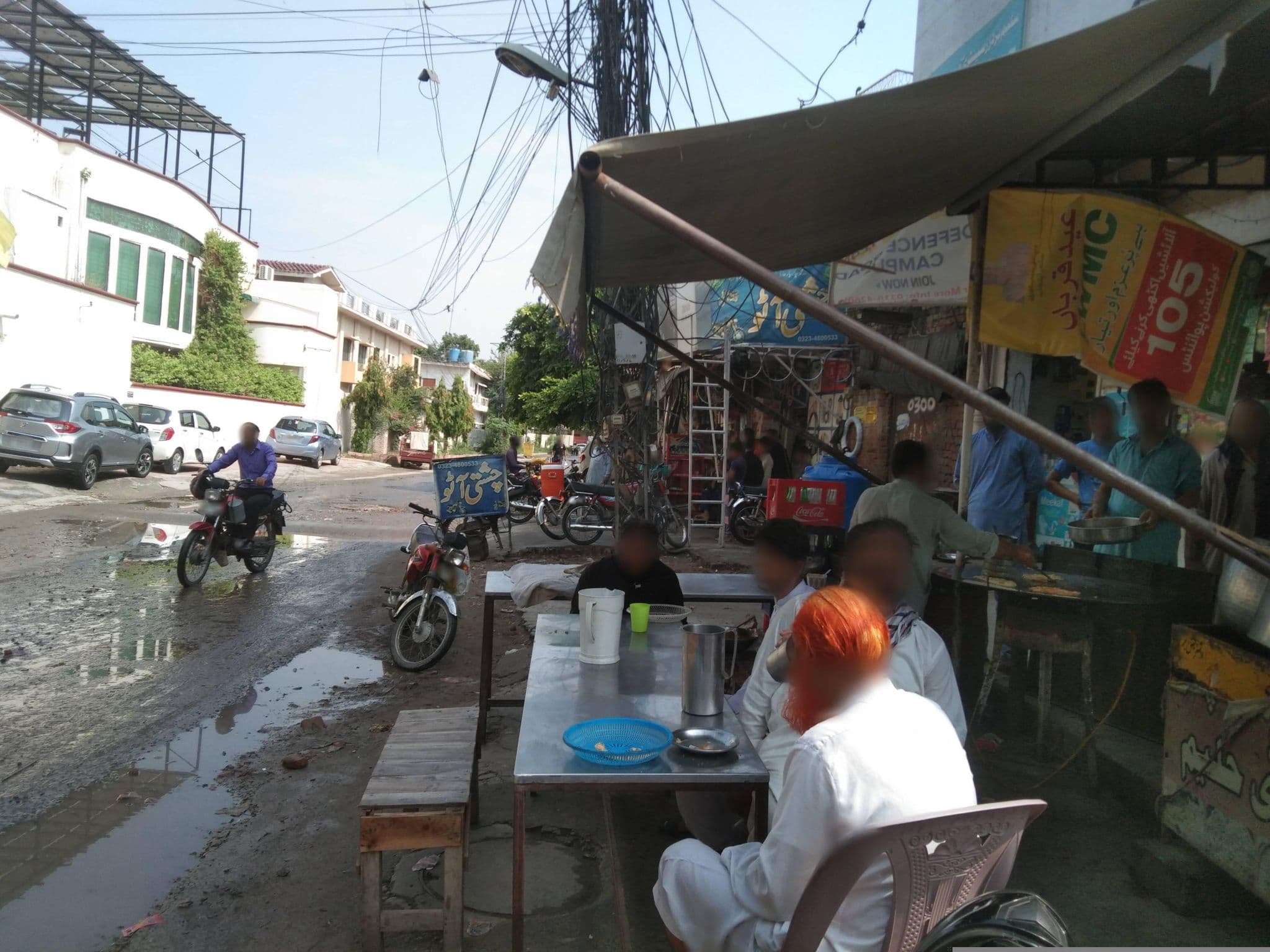 Street view near Lahore Palace Hotel, Model Town — © alihamza (CC BY-SA · Mapillary)