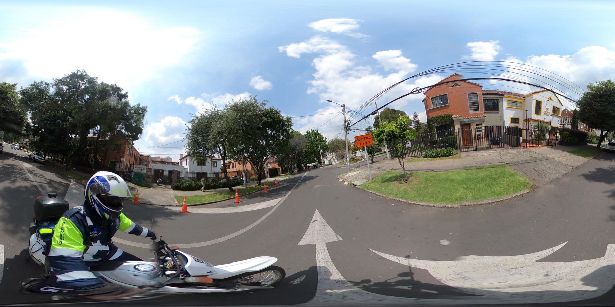 Street view near Hostal Macondo Bogotá, Barrio San Luis