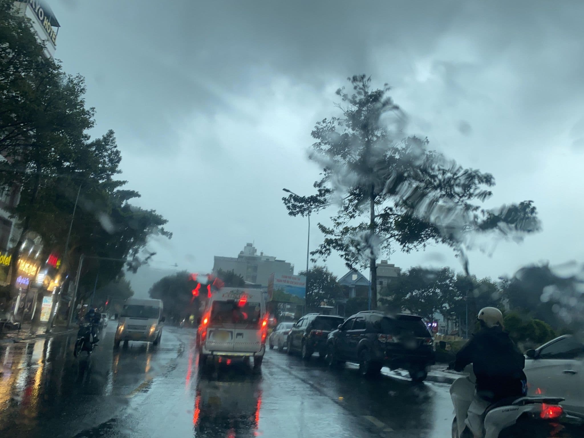 Street view near Phi Phung Hotel, Vũng Tàu — © DriveWithHoang (CC BY-SA · Mapillary)