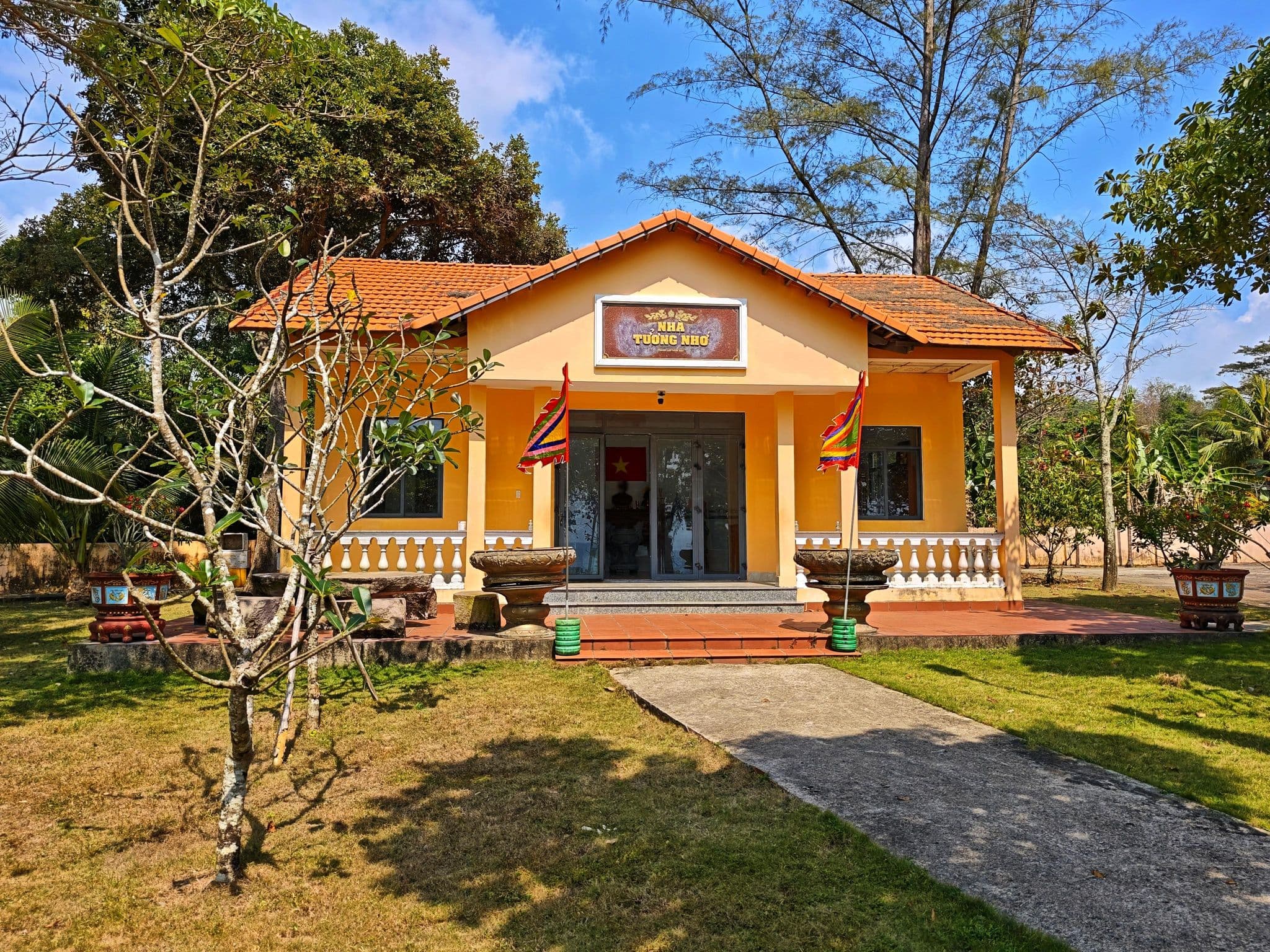 Street view near Phu Quoc Eco Beach Resort, Dương Đông — © km2bp (CC BY-SA · Mapillary)