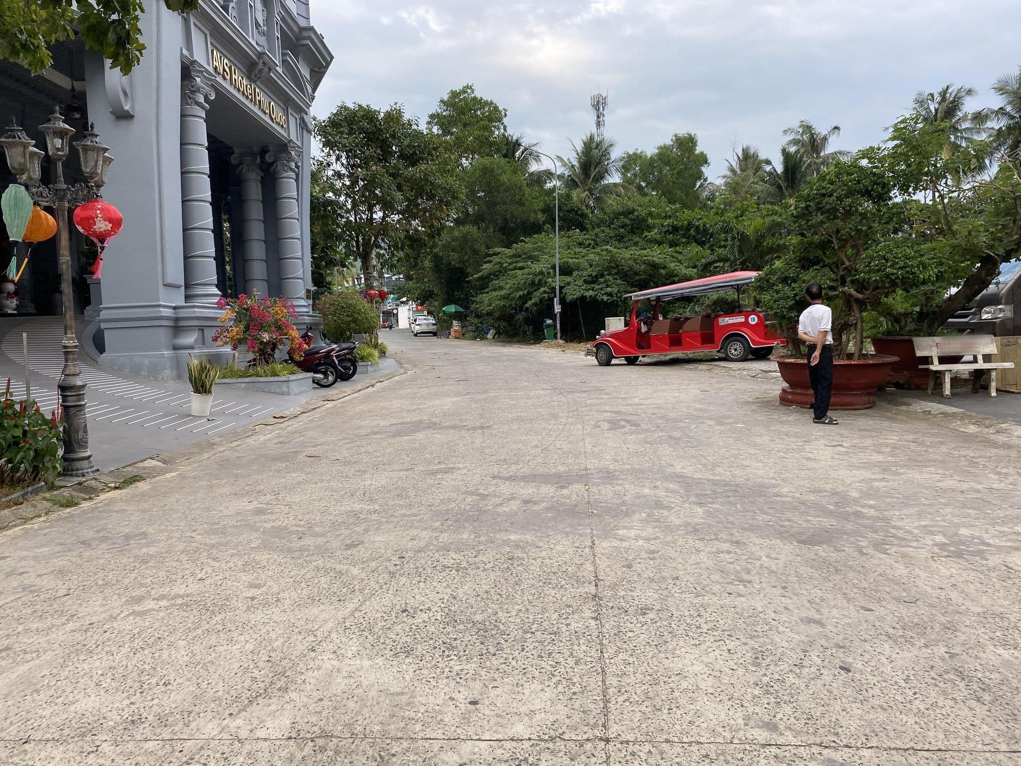 Street view near AVS Hotel Ngách 2 Hẻm 100C Trần Hưng Đạo, Dương Đông — © vadi (CC BY-SA · Mapillary)