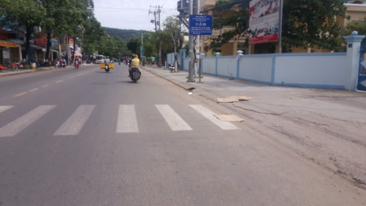 Street view near Kim Thanh Phat Hotel, Dương Đông — © dohonganh (CC BY-SA · Mapillary)