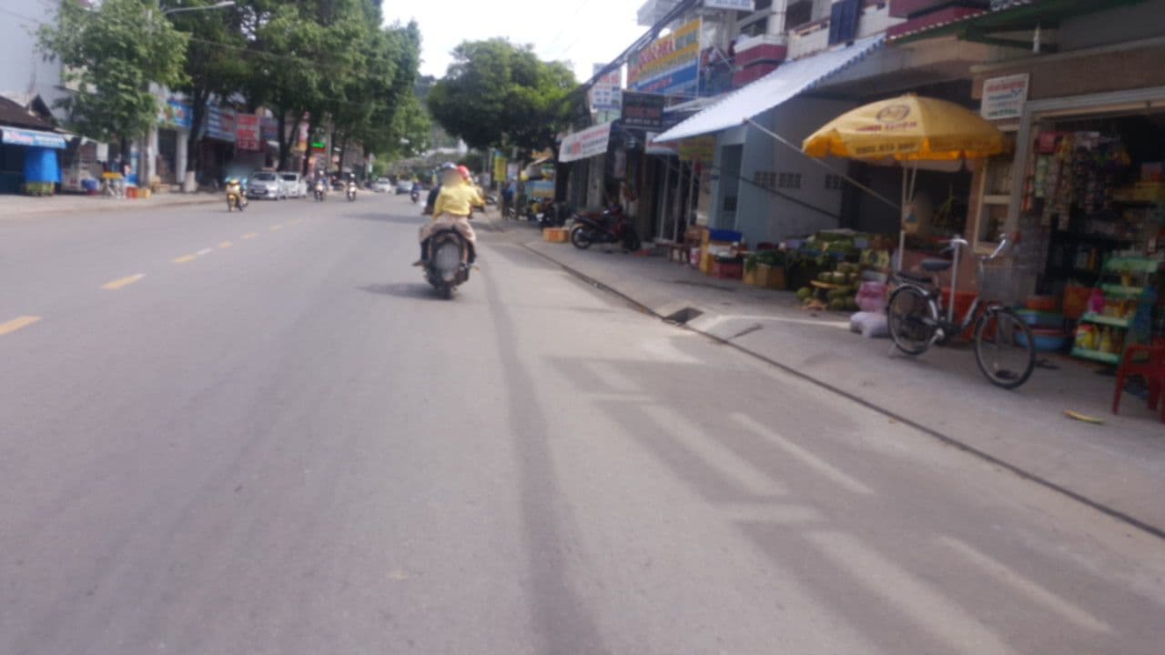Street view near Thăng long - Phú Quốc Hotel, Dương Đông — © dohonganh (CC BY-SA · Mapillary)