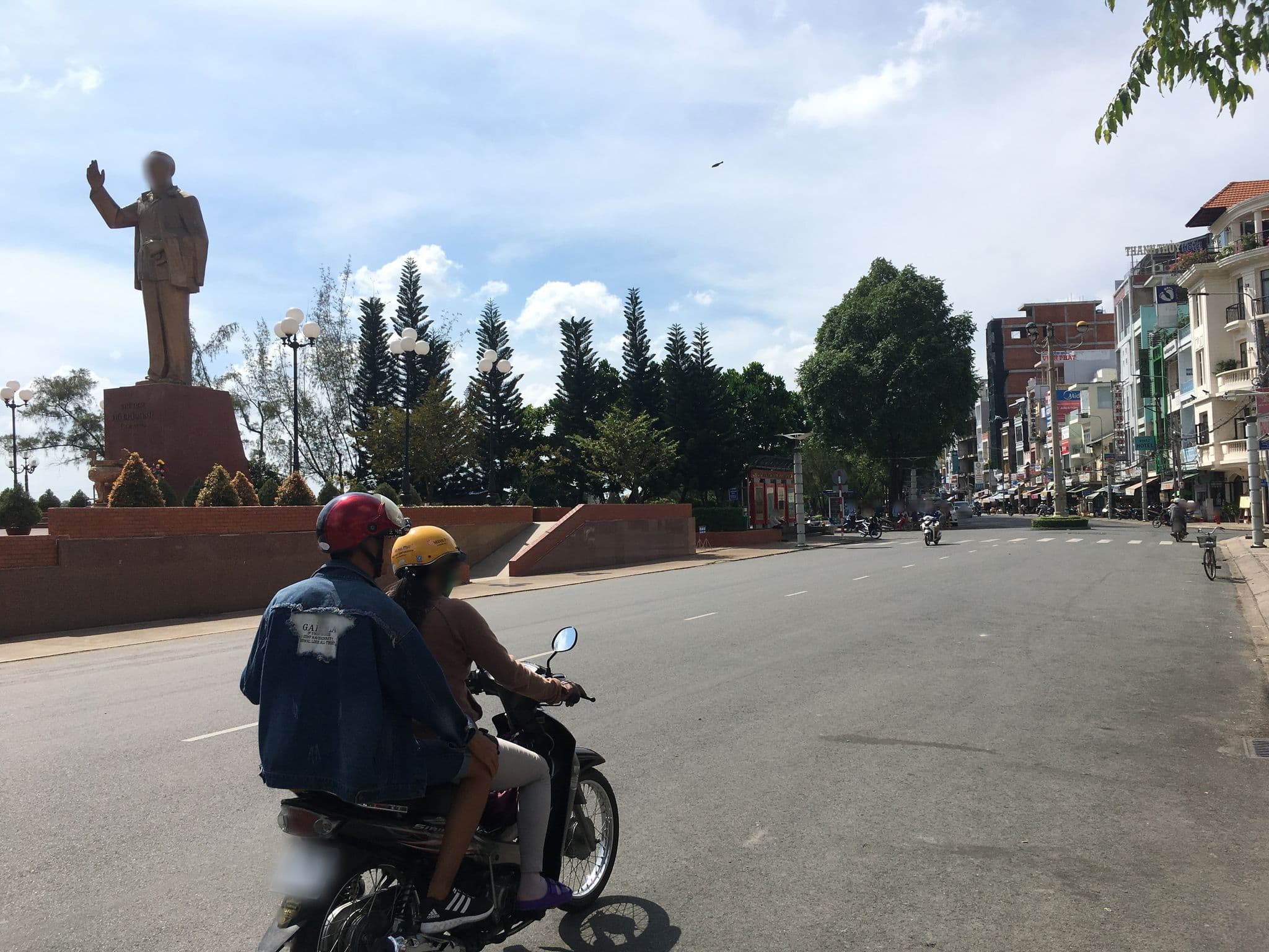 Street view near Mekong Inn, Cần Thơ — © tanigoo (CC BY-SA · Mapillary)