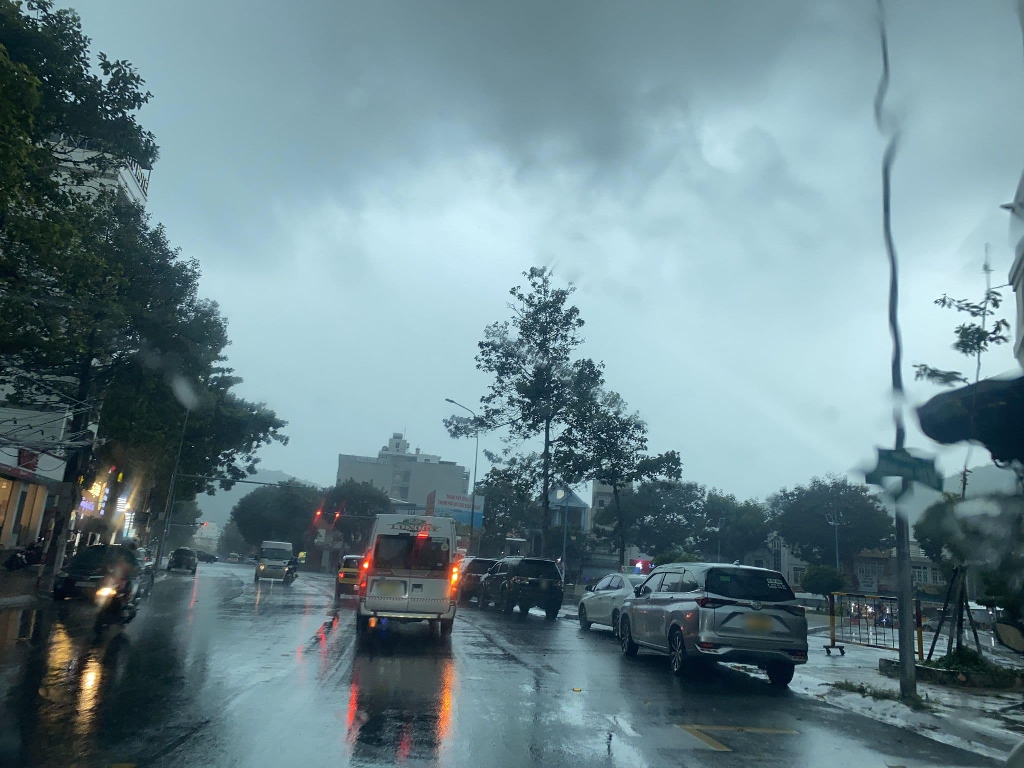 Street view near Khách Sạn Công Đoàn, Vũng Tàu — © DriveWithHoang (CC BY-SA · Mapillary)