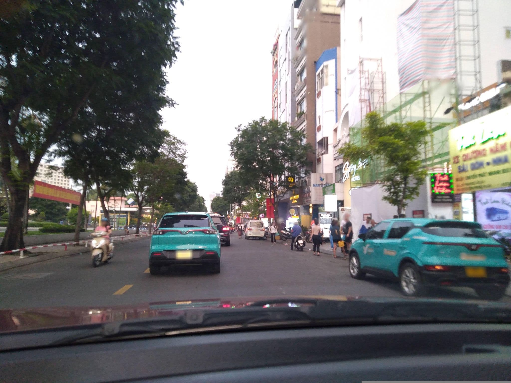 Street view near Liberty Hotel Saigon Parkview, Quận Ba — © sg_front_1 (CC BY-SA · Mapillary)