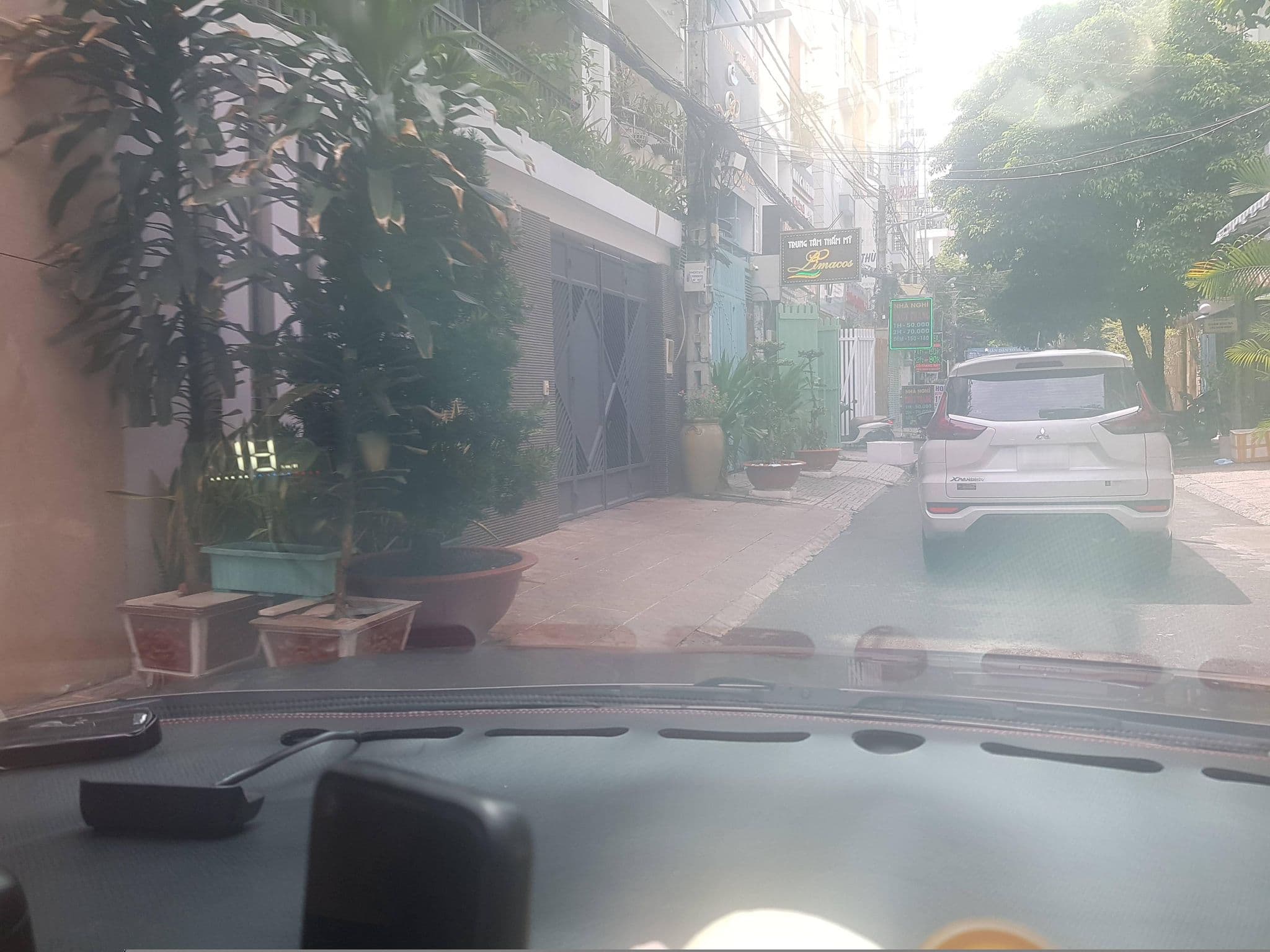 Street view near Anh Tram Hotel, Quận Mười — © bemaps1 (CC BY-SA · Mapillary)