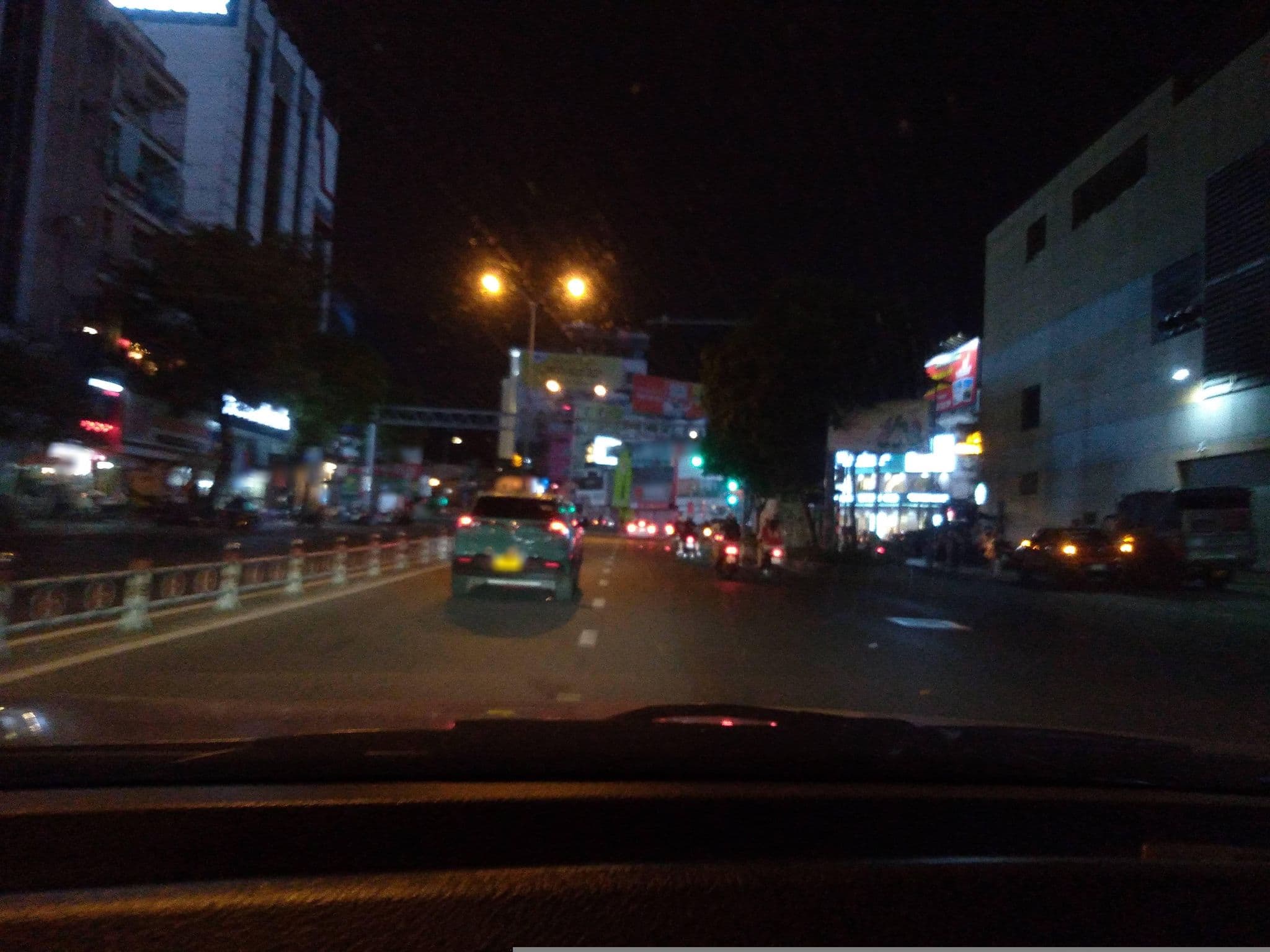Street view near New World Swimming Pool, Quận Ba — © sg_front_1 (CC BY-SA · Mapillary)